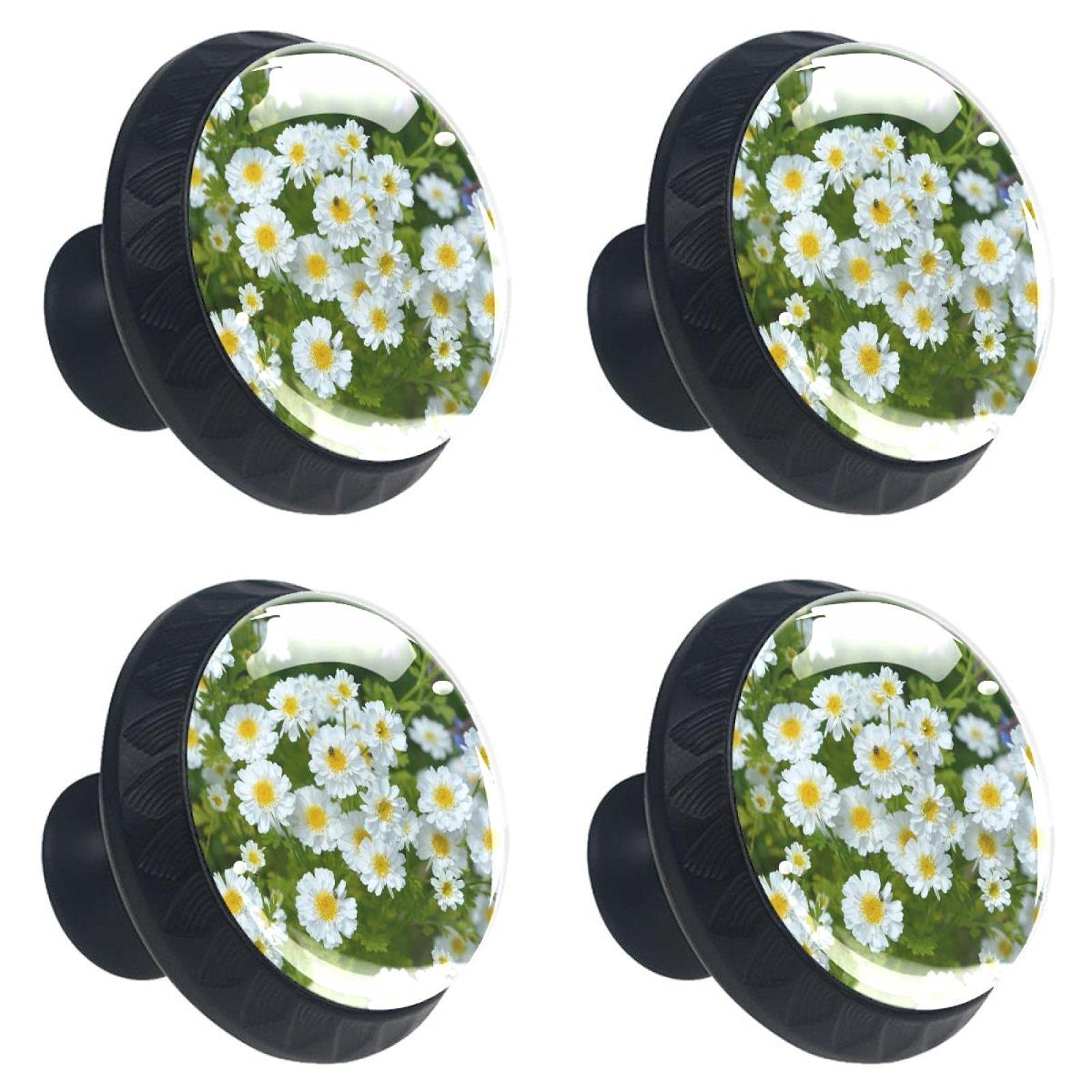 Poignées de porte motif marguerites blanches pour un meuble unique et lumineux