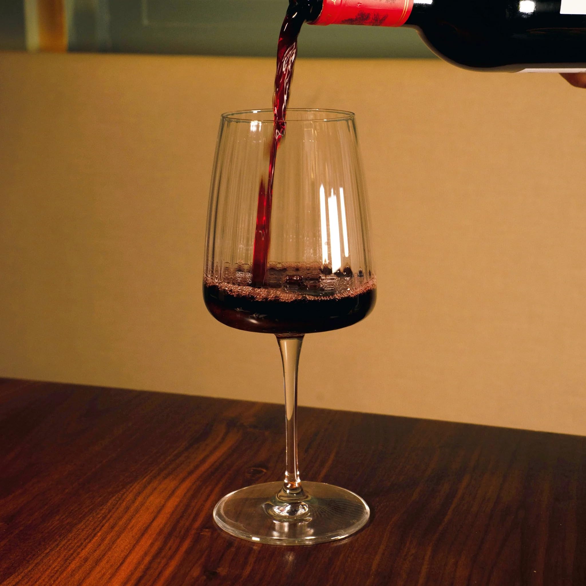 Bormioli Rocco Exclusiva Merlot Gläser, 4er-Set - 510 ml gerippte lange Stiel-Sternglaskelche mit XLT verstärkten Stielen - italienisches Rotwein-Trinkgeschirr - spülmaschinenfeste Kristallgläser
