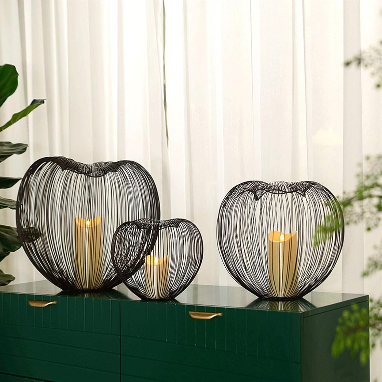 candle-holder Modern Creative Candle Holder Wrought Iron Hollow Candlestick Metal Candle Stand， Candlelight for Home Living Room Tables Decor, Vintage Candelabra for Christmas Wedding Dinning, Black c