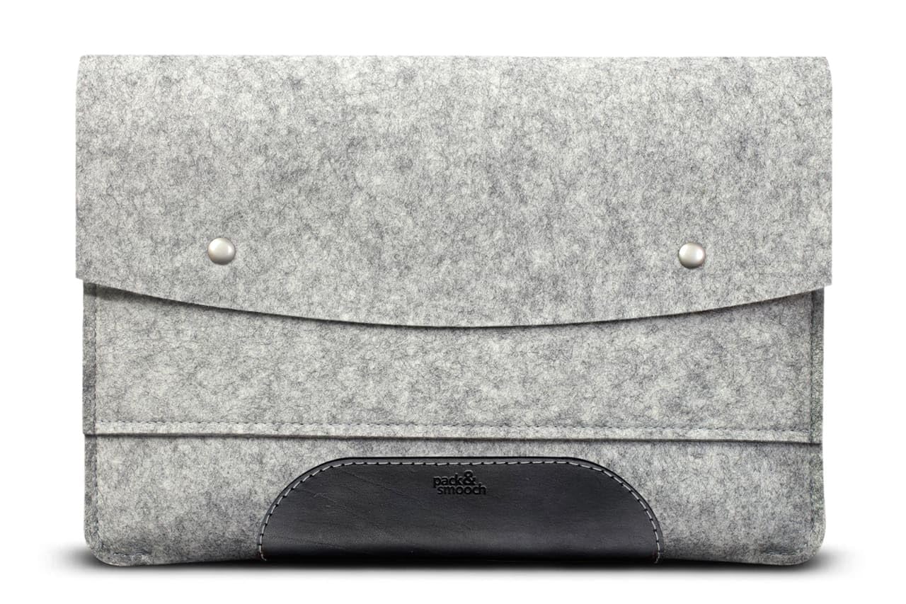 Pack & Smooch Sleeve Designed for MacBook Pro 14" | 100% Wool Felt & Vegetable-Tanned Leather | Handmade in Germany | Gray/Black
