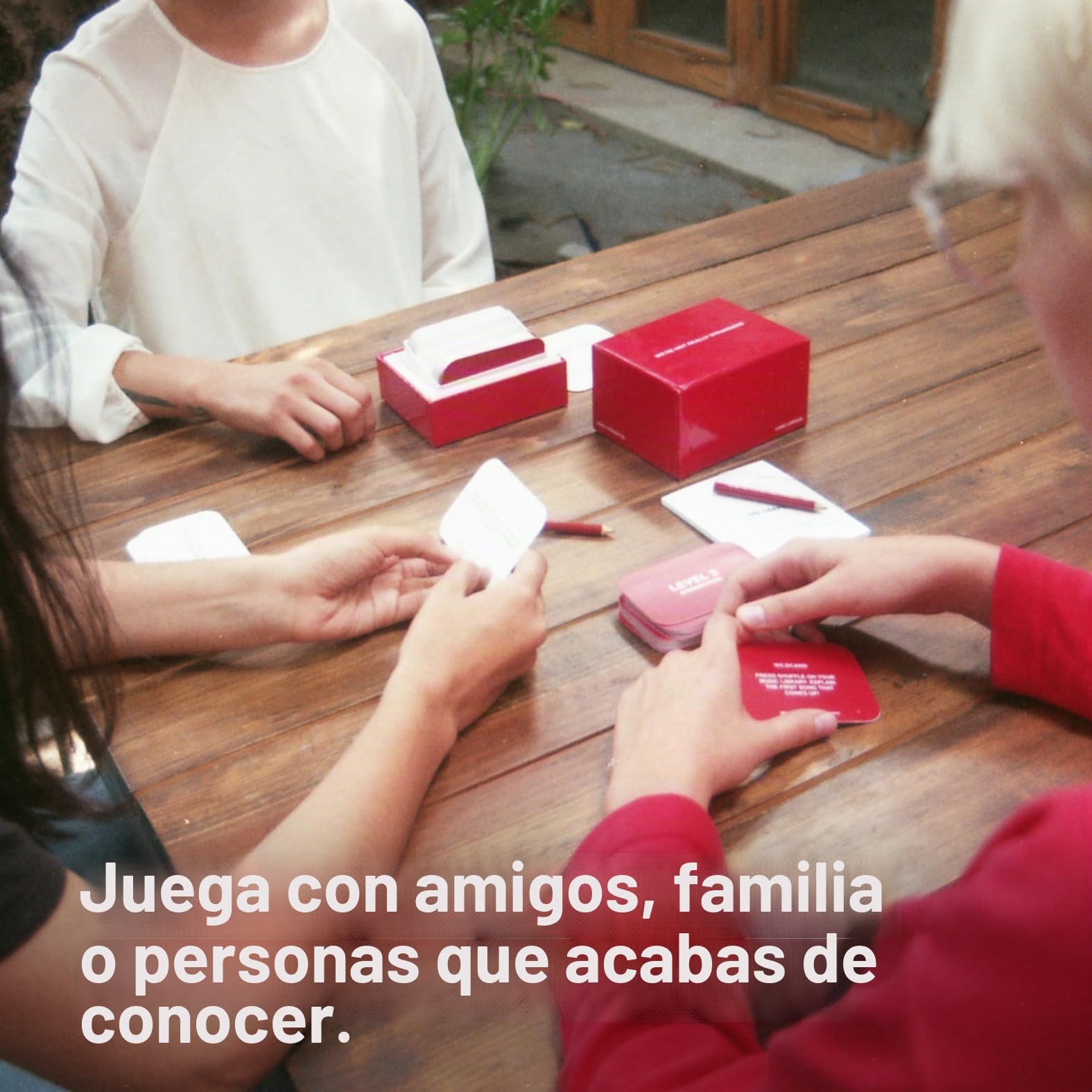WE'RE NOT REALLY STRANGERS - Juego de cartas, 150 cartas de conversación para adultos, adolescentes, parejas y desconocidos, divertida fiesta familiar y rompehielos para noche de juegos o cita