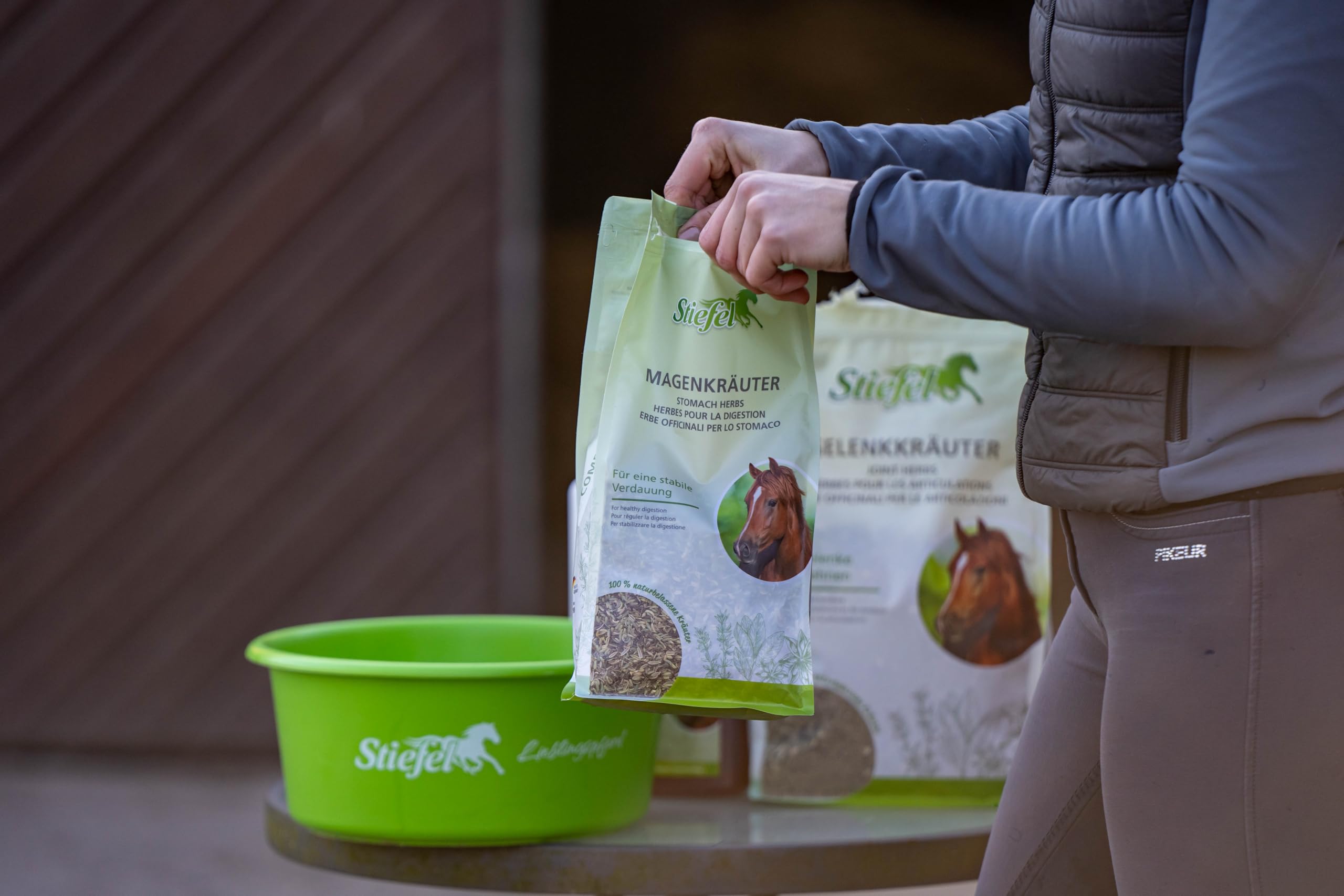 Stiefel Magenkräuter für Pferde 100% naturbelassene Kräutermischung, kann zur Unterstützung des Magens & des Verdauungssystems beitragen,1kg