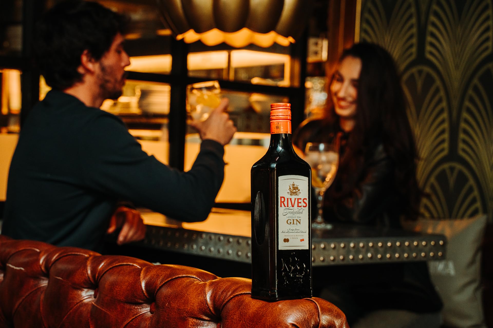 Rives Ginebra Especial Negra - 700 ml