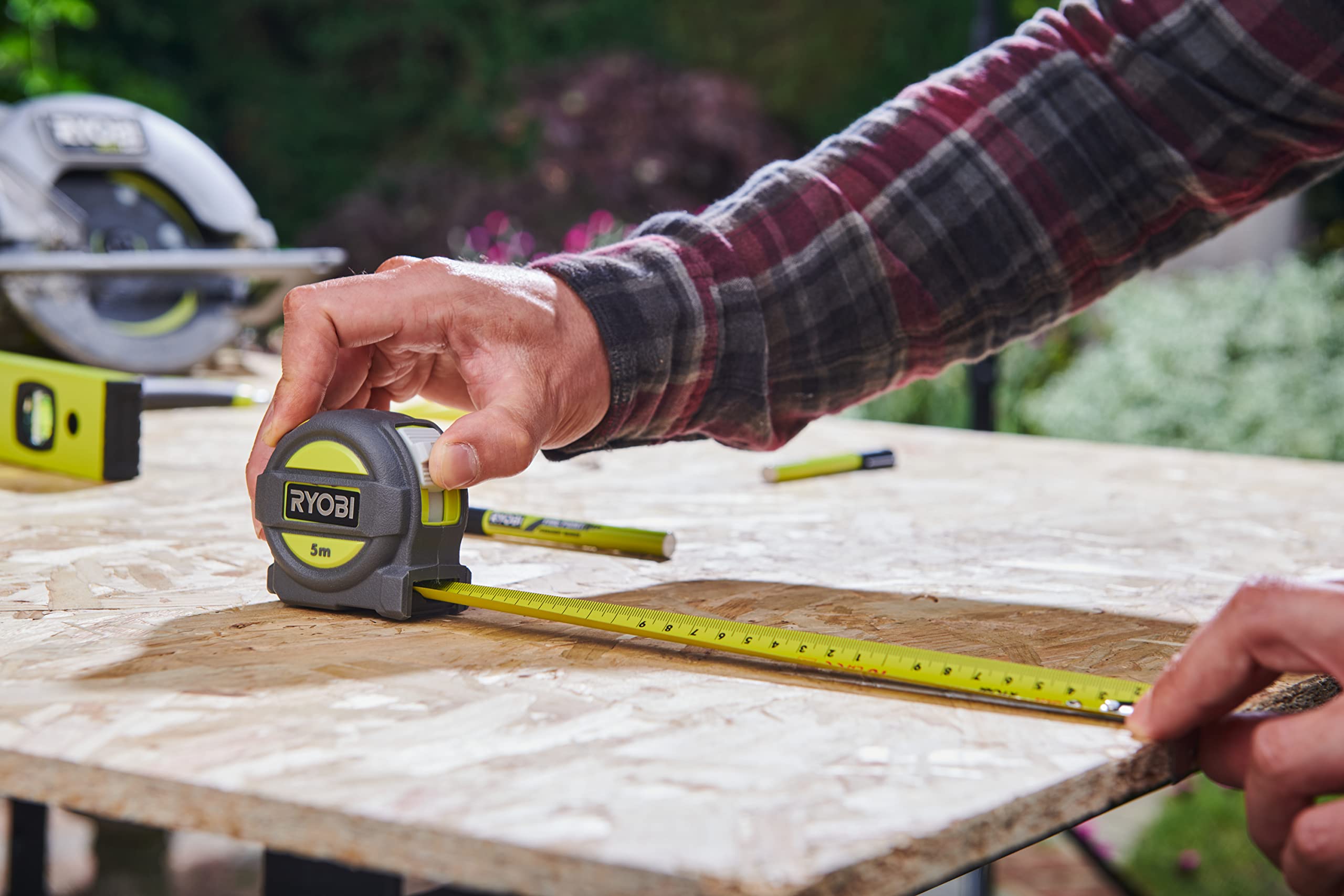 Ryobi RTM5M Metro a Nastro 5 Metri, Anti-Flessione, Guscio Gommato Anti-Urto, Blocco a Pulsante