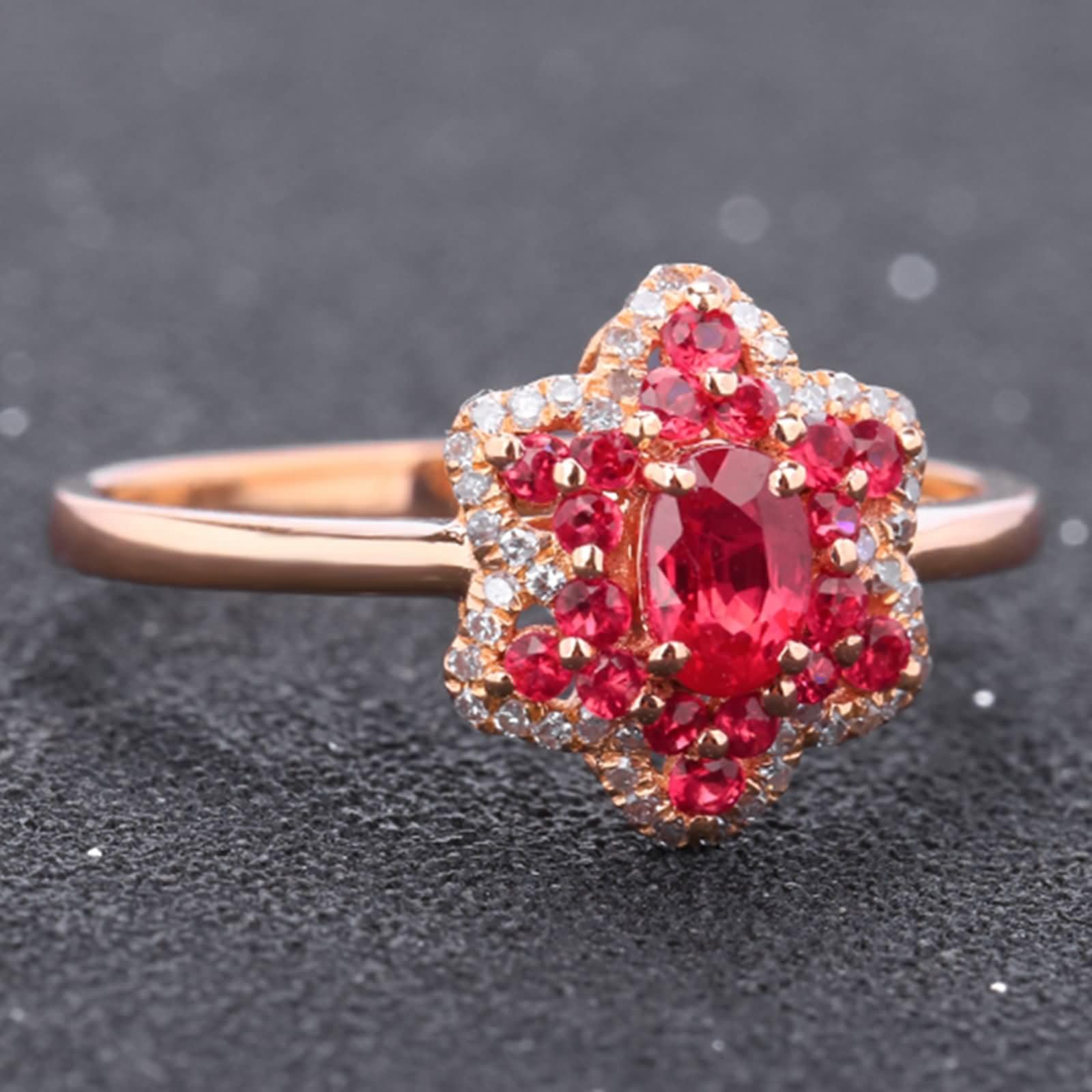 Daesar Anillos Mujer de Boda con Flor y Oval con Rubí Creado de 0.67ct y Moissanita, Oro Rosa 9K/14K/18K, Anillo de Compromiso de Matrimonio Oro Rosa