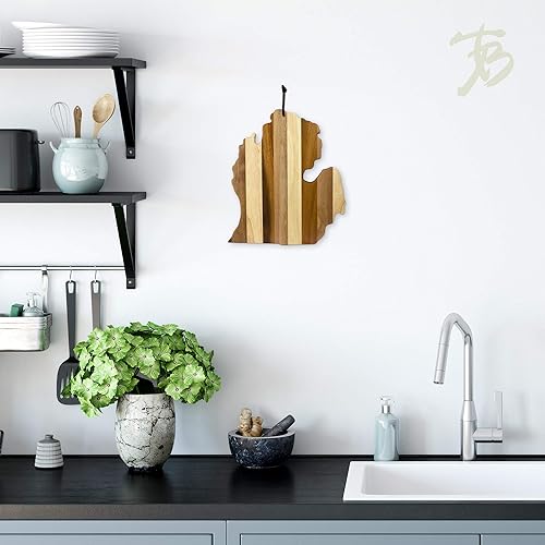 Miniatura 3 de Totally Bamboo Serie Rock & Branch de tabla de servir y cortar con diseño de shiplap con forma del estado de Michigan  Ideal para arte de pared