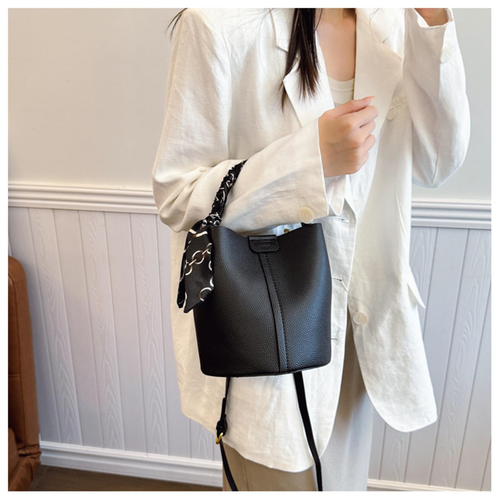 Bolso cruzado De Viaje Versátil Con Elegante Detalle Bufanda Seda Bandolera O Mano