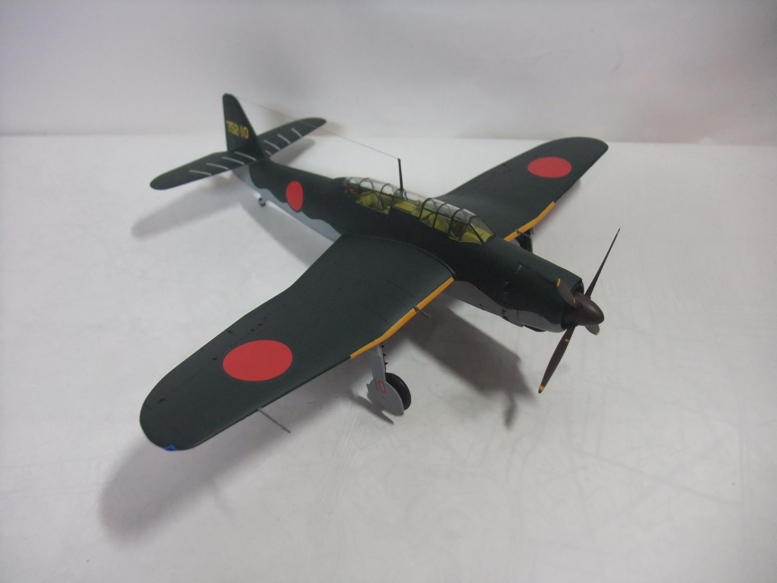 プラモデル完成機　1/48　艦上攻撃機「流星改」 Amazon | 完成品 日本海軍 流星改 戦闘攻撃機48分1サイズ