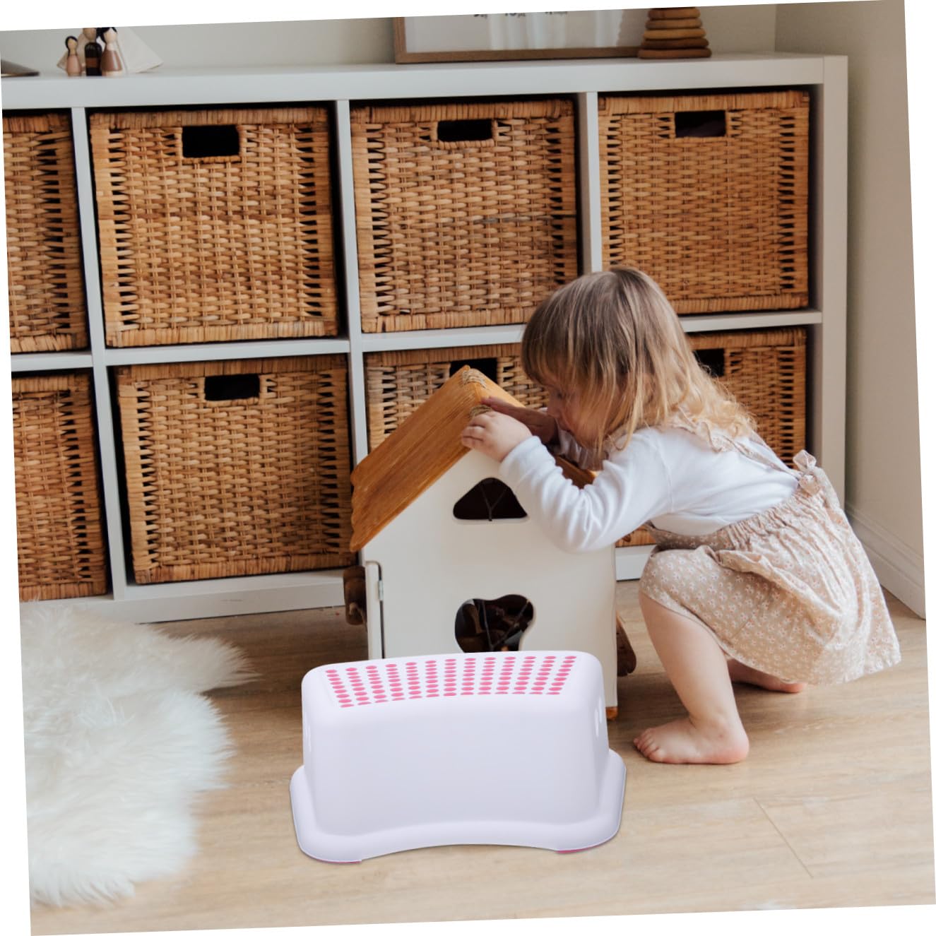 Sgabello Basso Antiscivolo Per Bambini e Adulti, Panca Multifunzione Per i Piedi in Plastica Resistente, Sgabello Da Bagno Versatile Per Interni Ed Esterni, Design Sicuro e Pratico Rosa