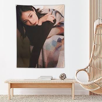 Amazon.co.jp: 広瀬 すず 女優写真 ポスター (18) タペストリー