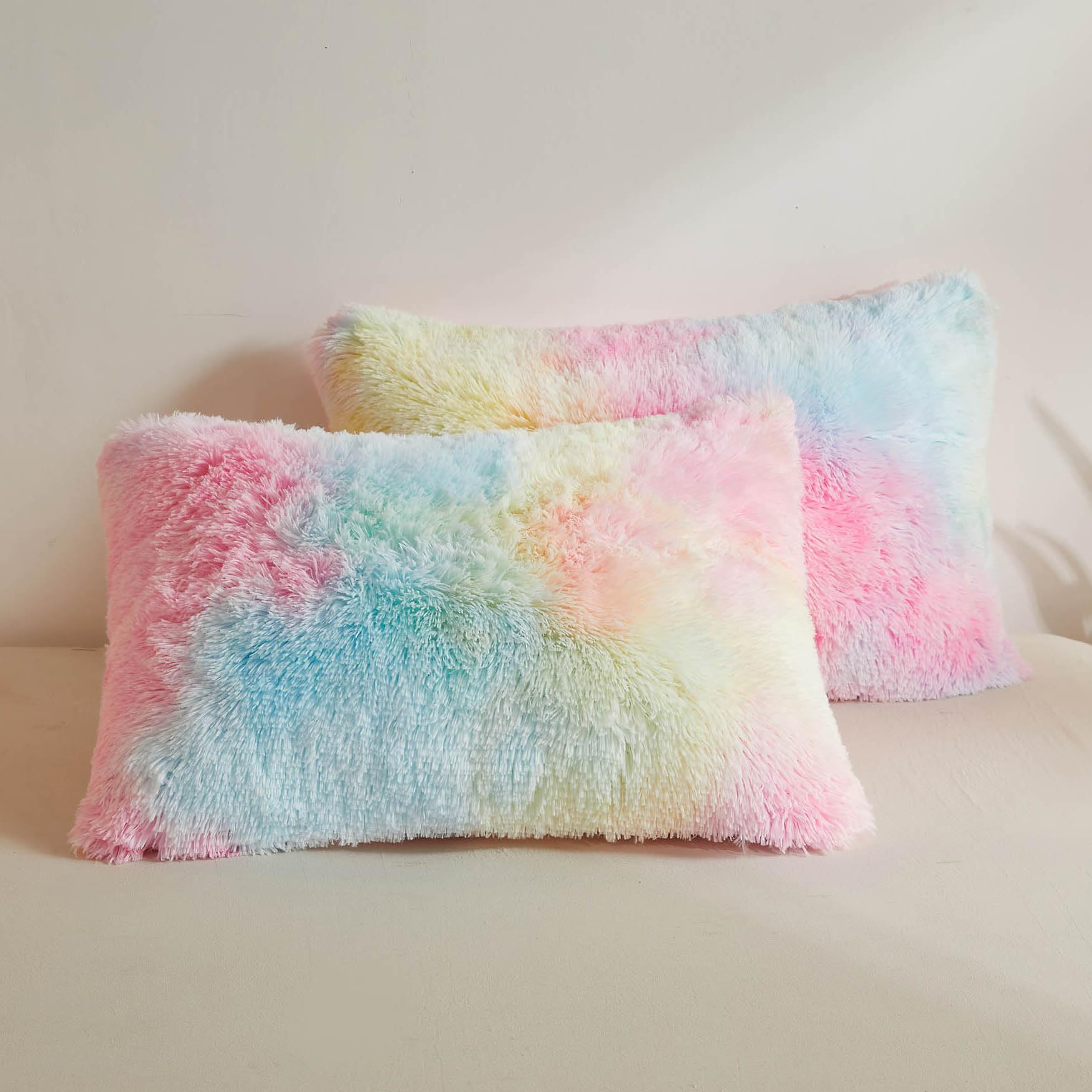 XeGe Flauschige Kissenbezüge aus Kunstfell, Batik-Samt, 2 Stück (Standard, 50,8 x 66 cm), Regenbogenfarben, für Bett, Couch, Teenager, Mädchen, Reißverschluss