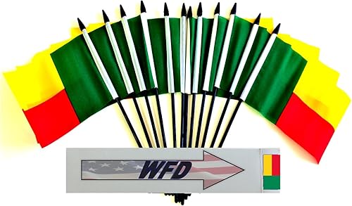 Miniatura 63 de Banderas de escritorio de Nicaragua, paquete de 12 banderas pequeñas de poliéster de 4 x 6 pulgadas en miniatura para mesa de oficina, pequeñas