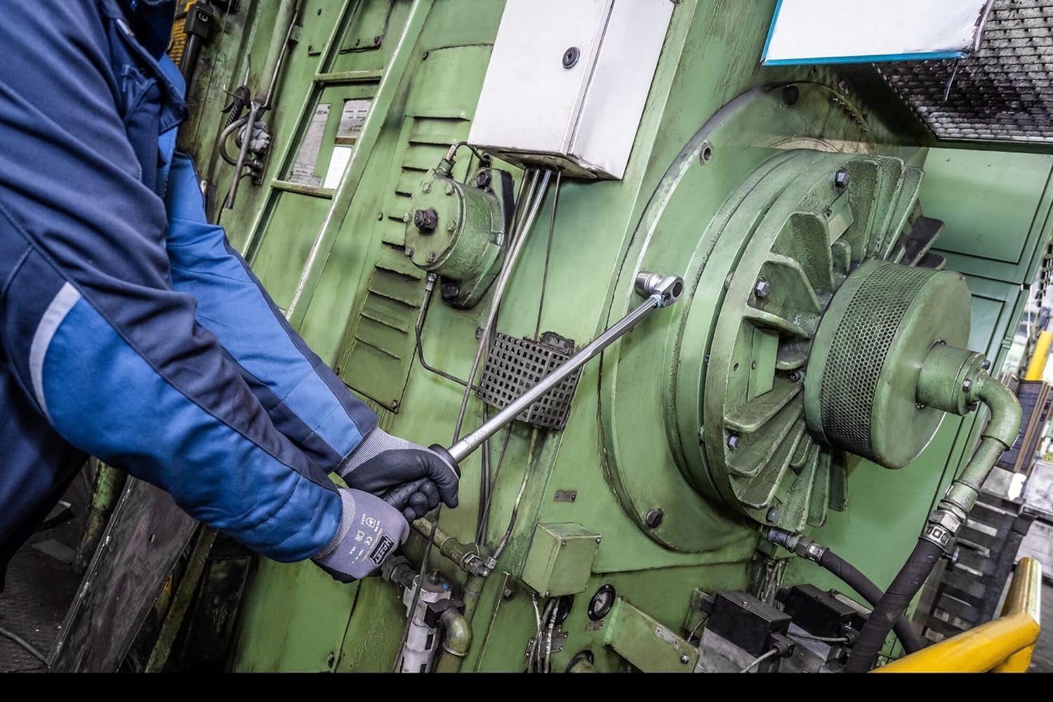 Hazet Drehmomentschlüssel 6123-1CT, 1/2 Zoll (12,5 mm) Vierkant | Drehmomentbereich 60-320 Nm, Abtrieb 1/2 Zoll (12,5 mm) Vierkant massiv, hartverchromt, Länge 661 mm, Genauigkeit 2 %, 1513 g