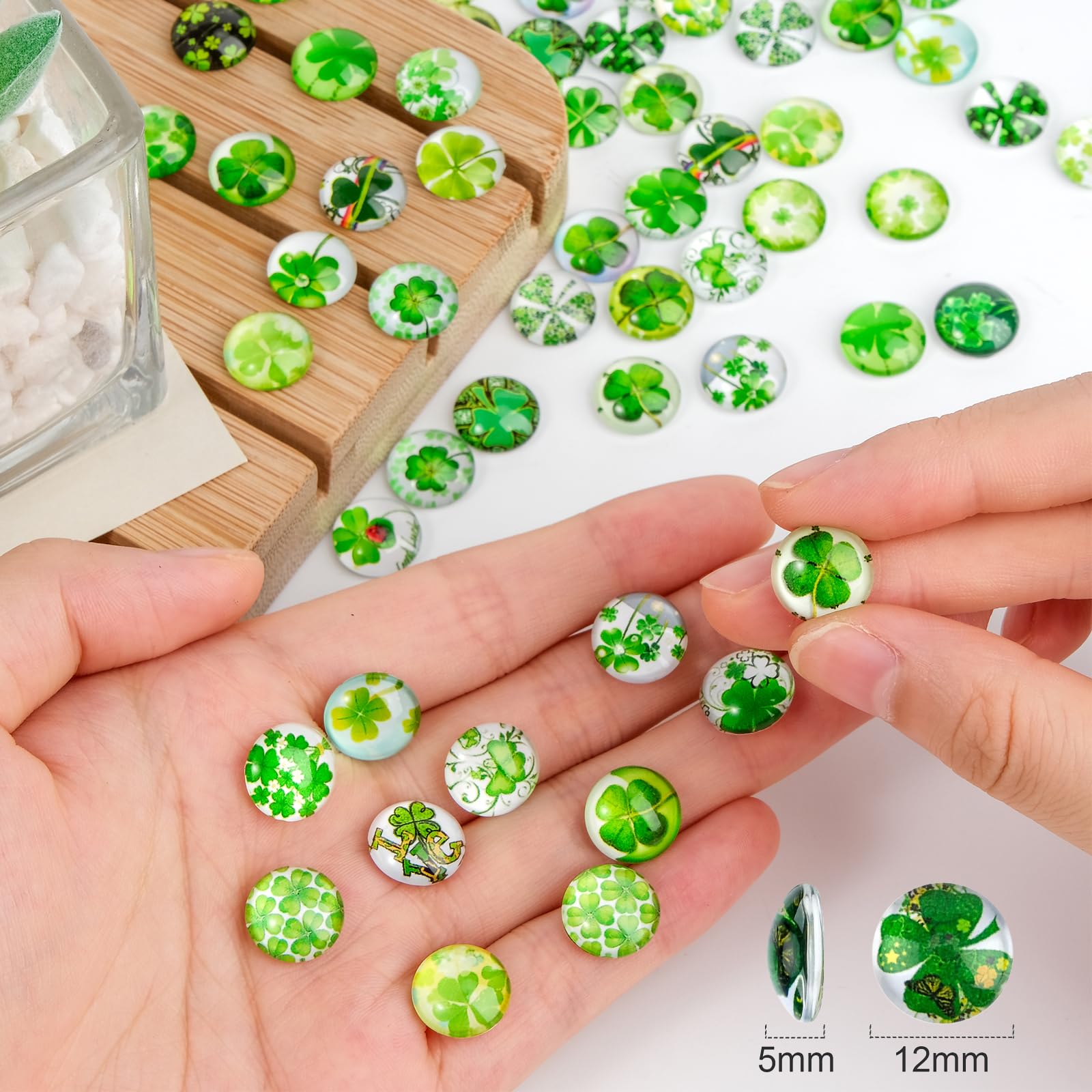 I LOVE MOM 100 Piezas Cabujones de Cristal de Trébol de Cuatro Hojas Piedras de Vidrio de la Suerte para Manualidades DIY,Pendientes,Colgantes, Fabricación de Joyas, Decoración del Hogar