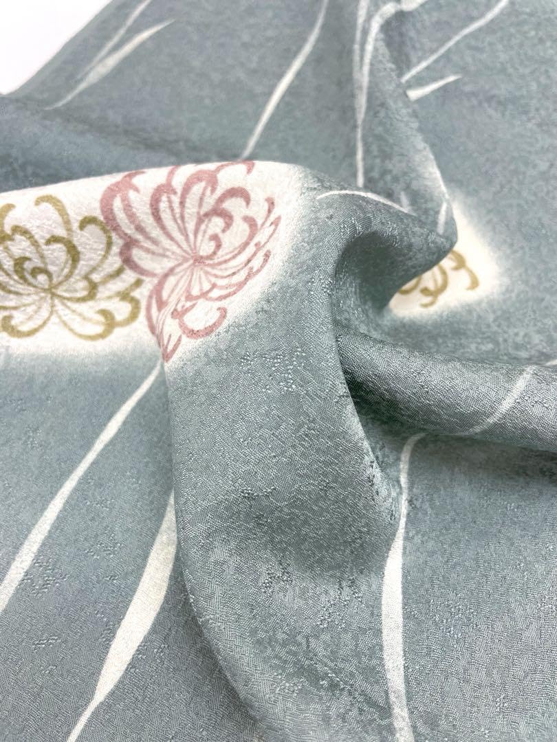 Amazon.co.jp: 小紋 紋意匠 菊模様 青鈍色 正絹 反物 管理.管理.反 