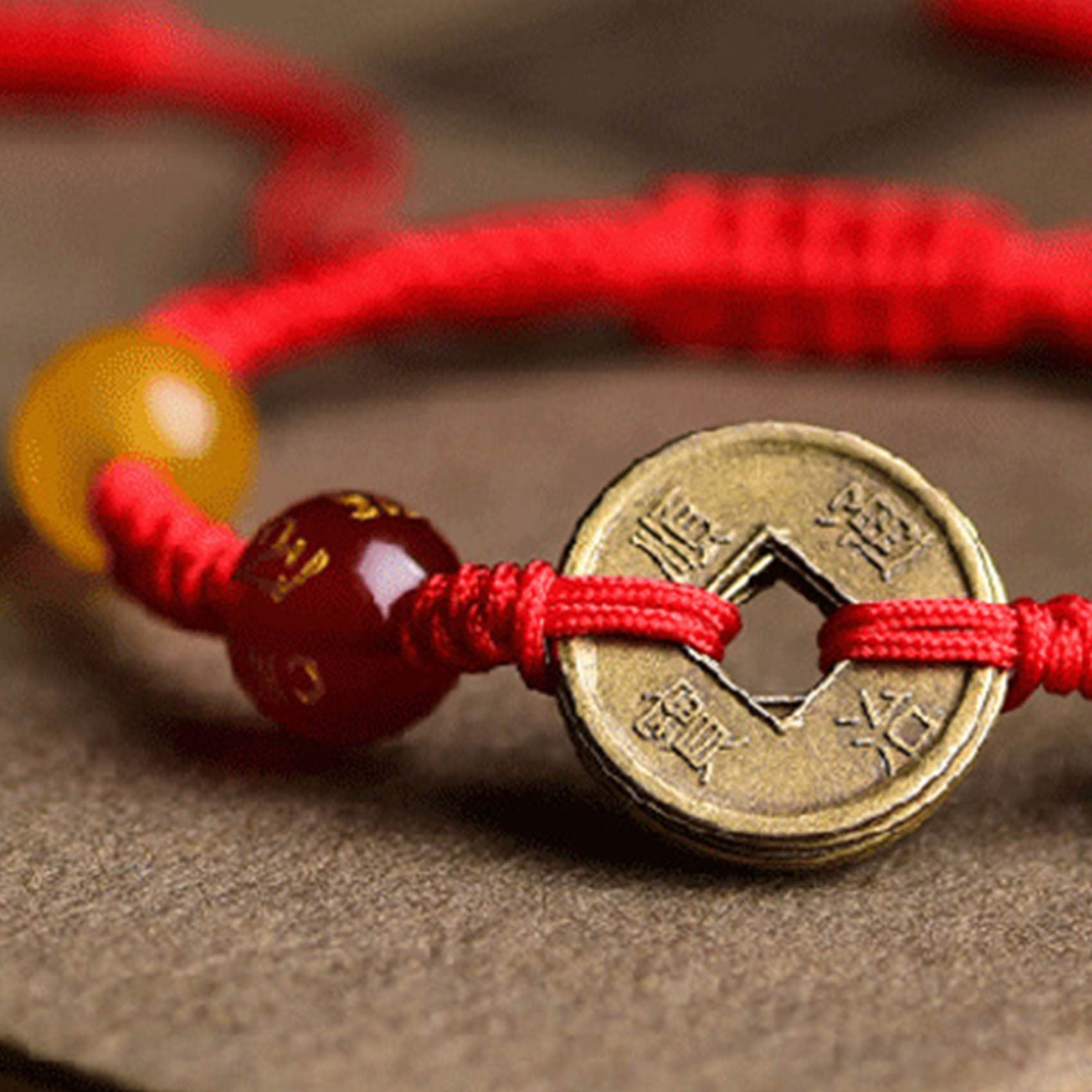 Pulsera de Hilo Rojo Amuleto Feng Shui Cinco Monedas Antiguas Encantos Dios de la Riqueza Cristal Rojo Talismán Budista Hecho a Mano de la Suerte para la Fortuna