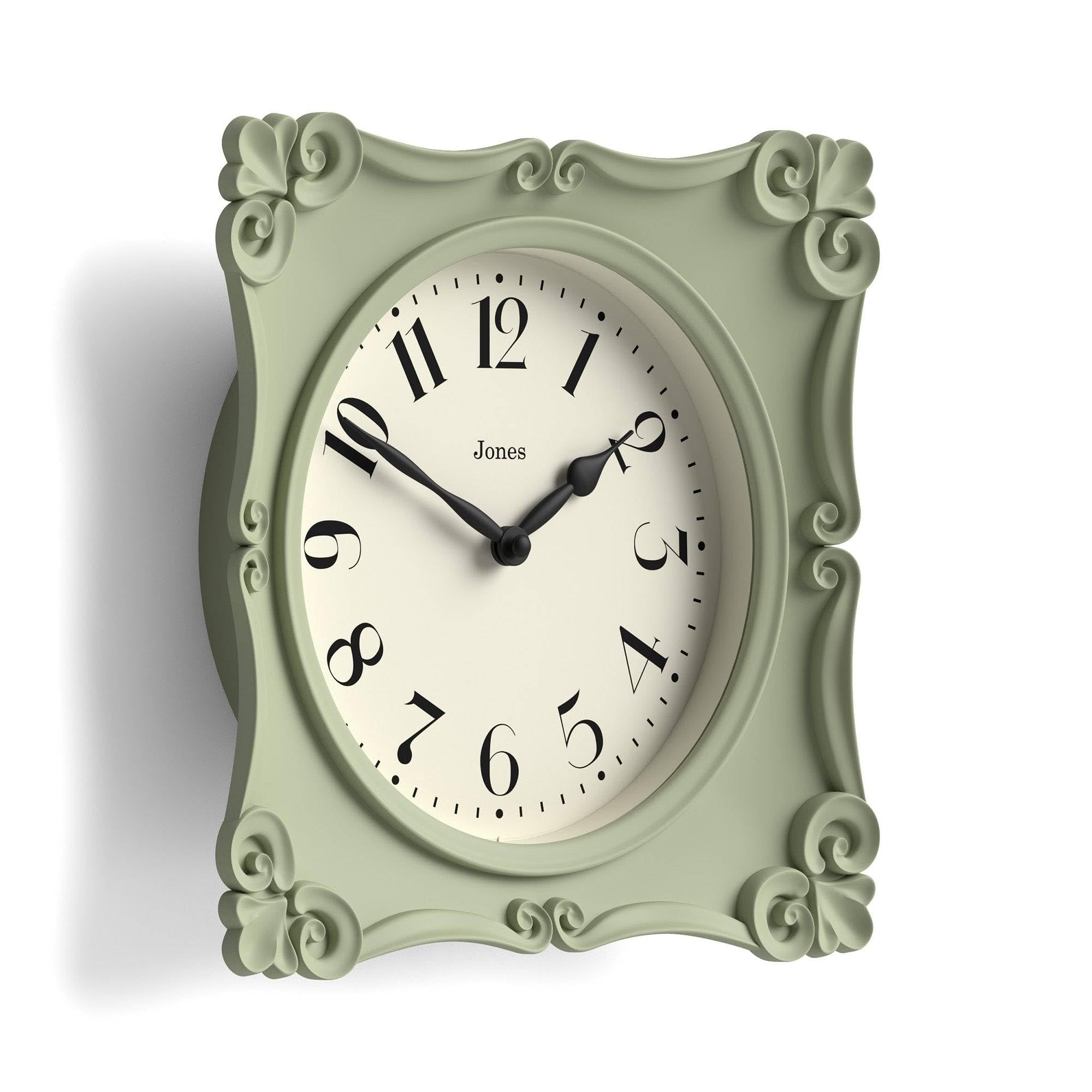 JONES CLOCKS® Rialto Wanduhr | Verzierte quadratische Uhr im Vintage-Stil | 25 cm | Salbeigrün | Ideal für Wohnzimmer oder Schlafzimmer