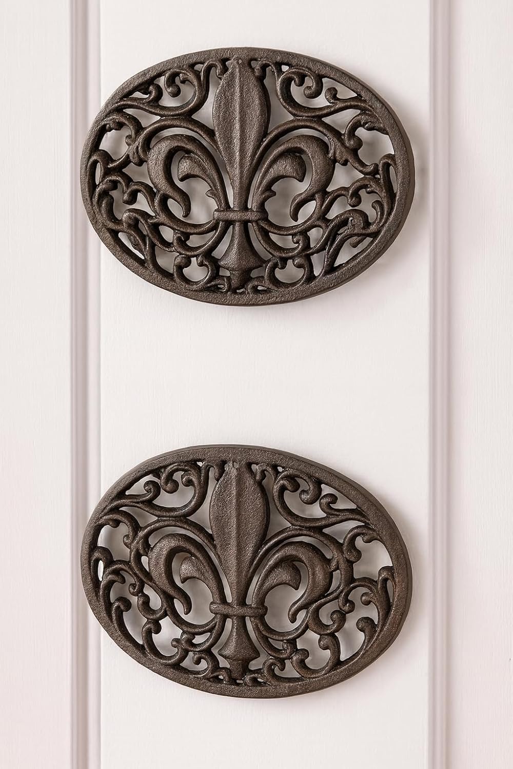 Lulu Decor,100% Cast Iron Oval Fleur de lis Trivet, Set of 2, for Hot Dishes or Pots, Beautiful Intricate Design Trivet, Ideal for Kitchen Table & Countertop Protection (Antique Brown Finish)