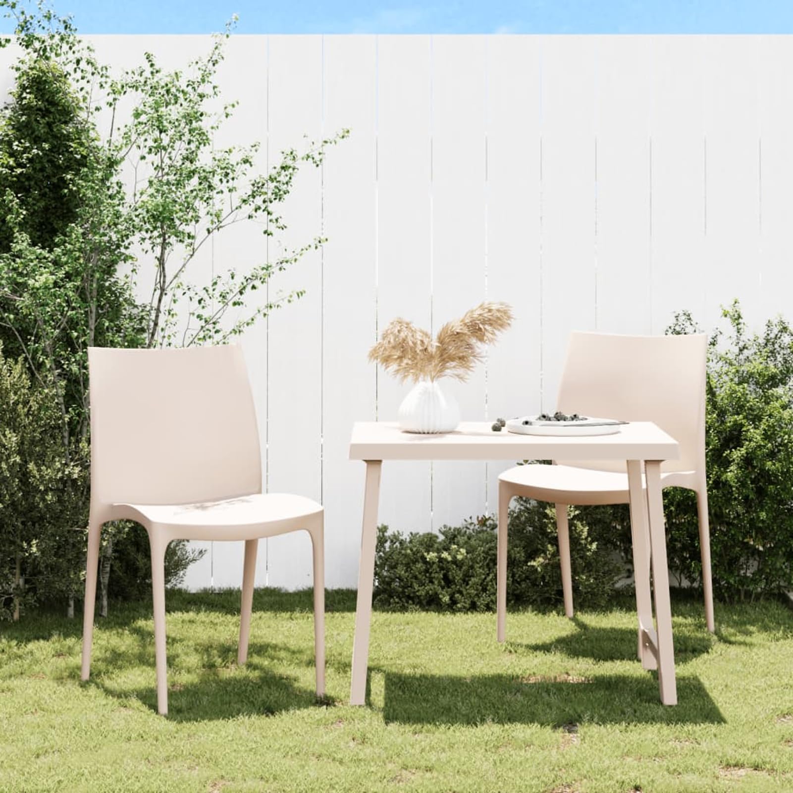 Chaises de jardin ergonomiques crème pour sublimer votre balcon et terrasse