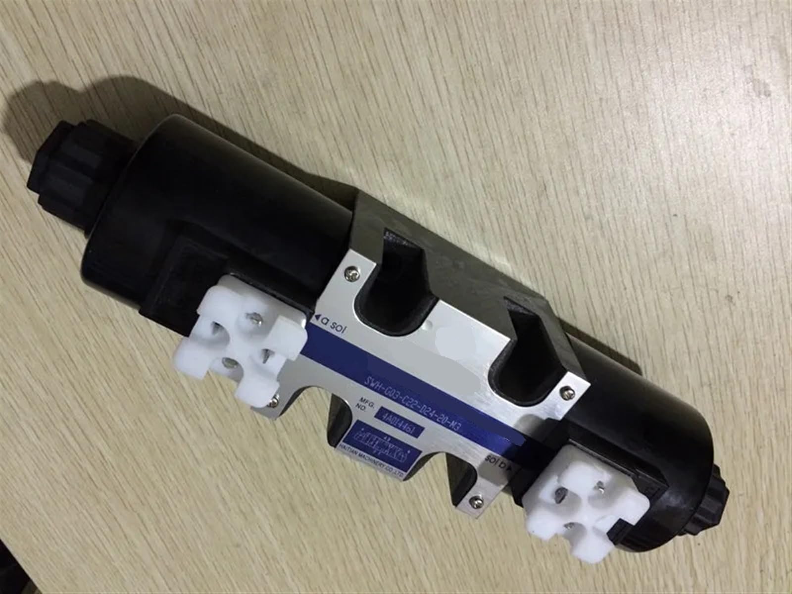 TYBOPHQJ SWH-G03-C22-D24-20-M3 OPERATED DIREDTION