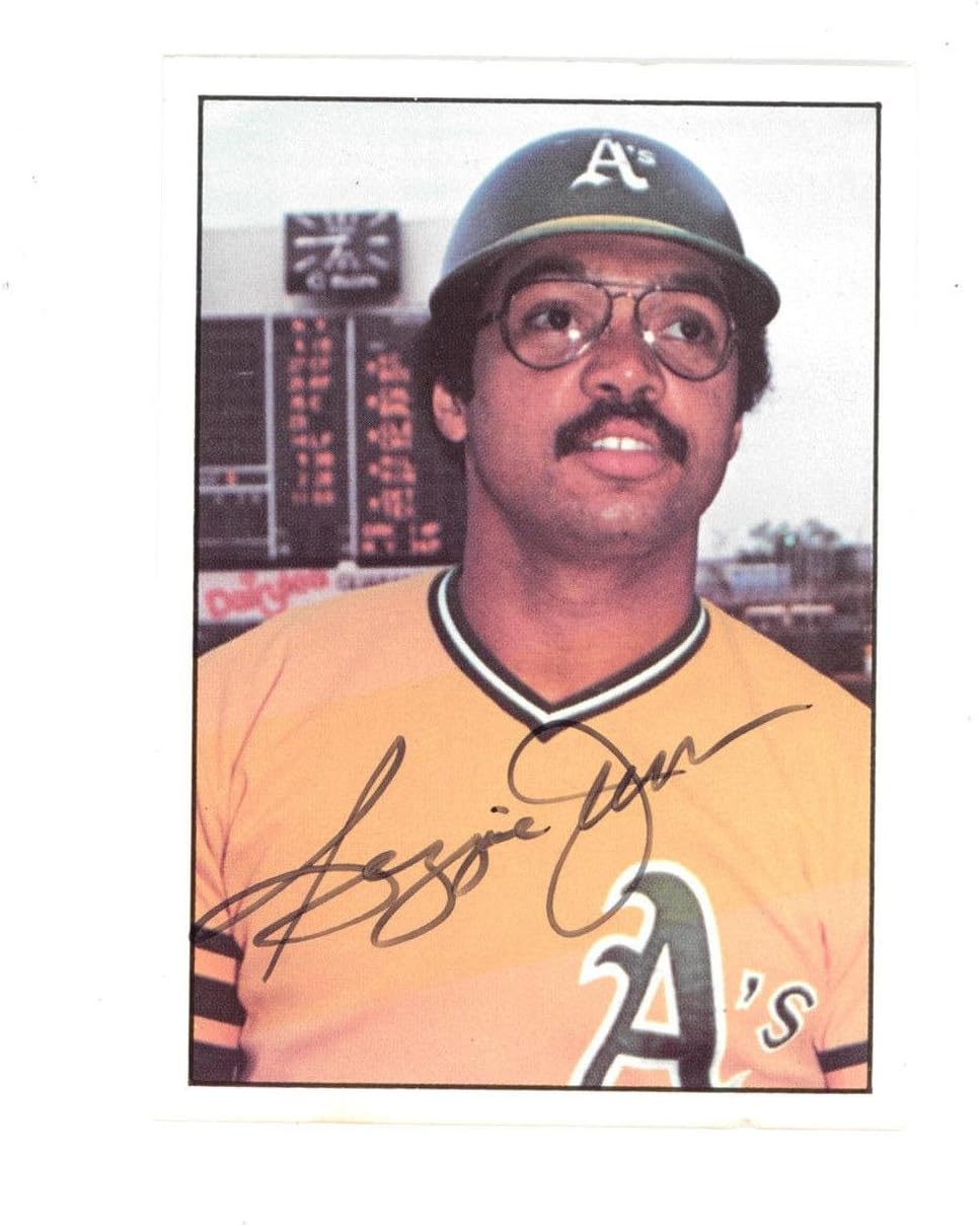 1975 Sspc Reggie Jackson #494 Autographed W/Coa - MLB Autographed Baseball Cards