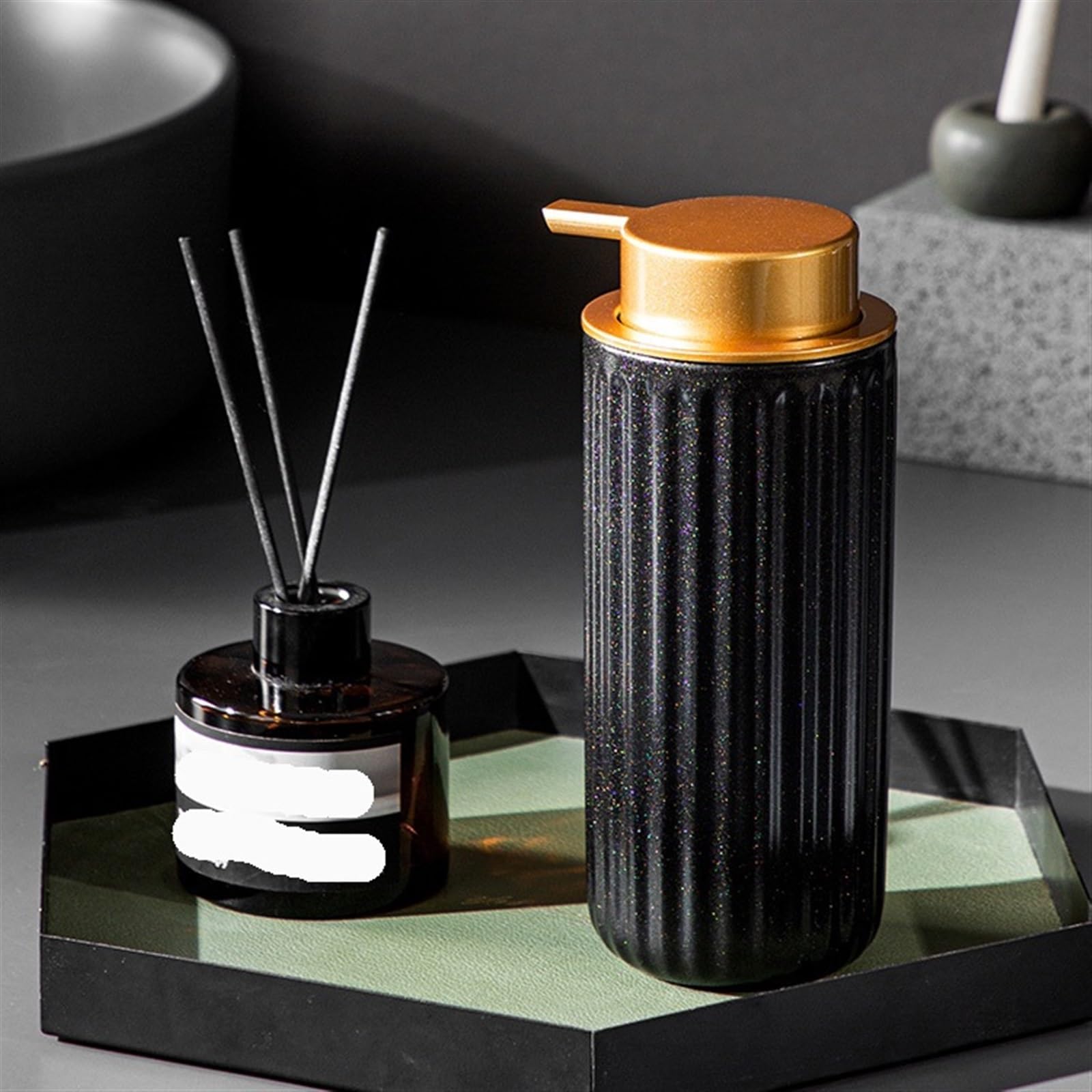 Seifenspender aus Keramik mit goldener Pumpe, stilvolle schwarze vertikale Streifen, Handlotion, Flüssigkeitsspender für Bad und Küche, große Größe