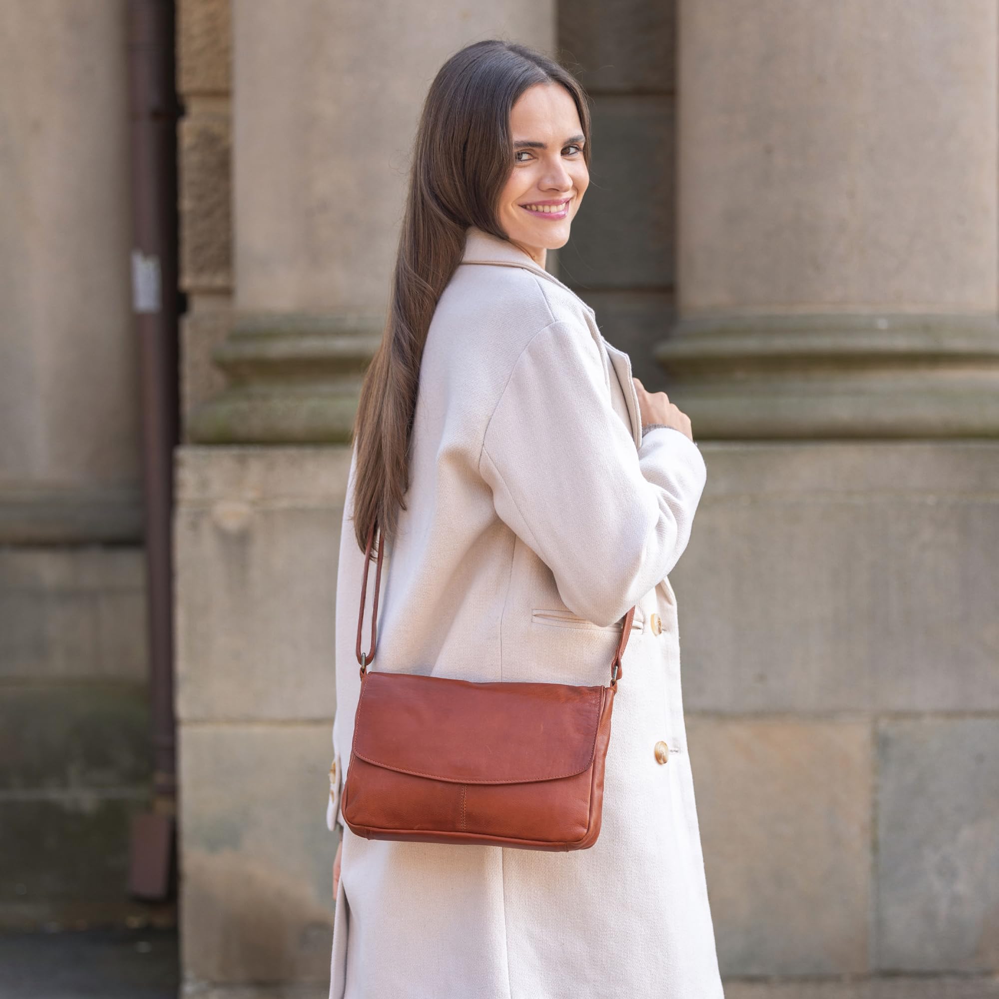Gusti Leder Umhängetasche Damen - Maisie – Kleine Ledertasche Damen aus Echtleder - Vintage Umhängetasche Leder mit Reißverschluss & Gurt