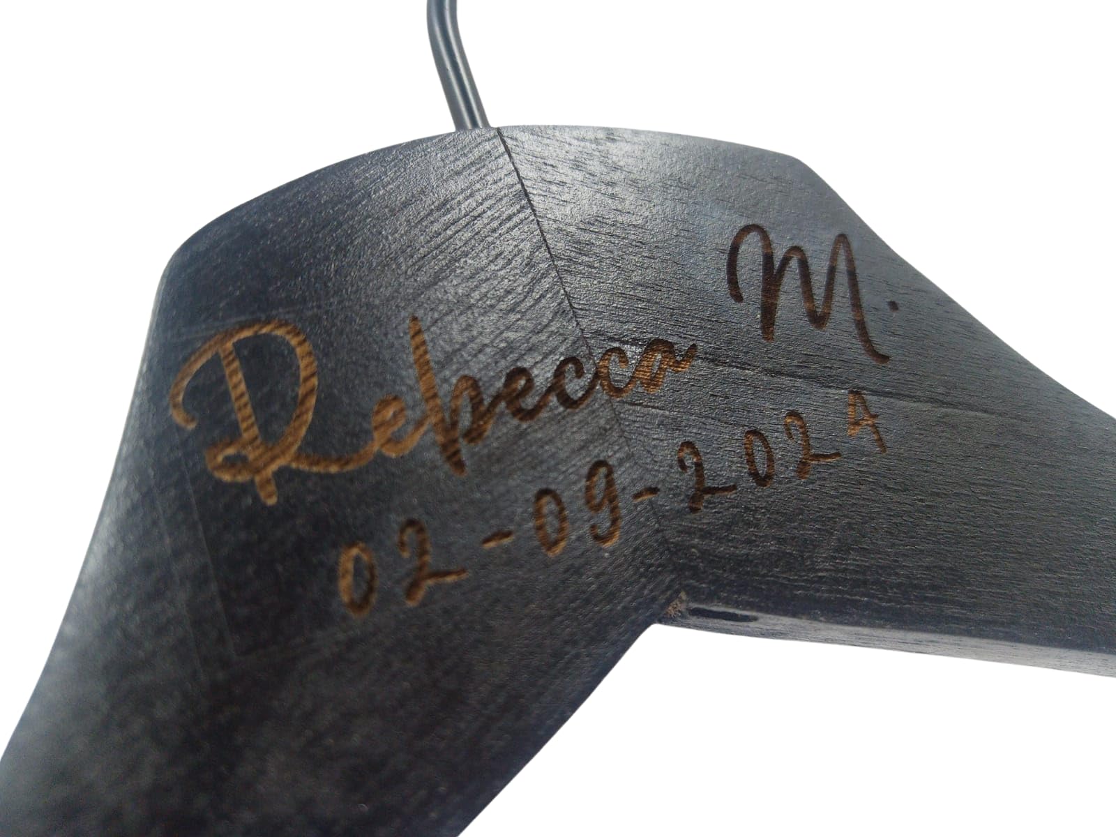Gruccia Appendiabiti in Legno Personalizzata per Matrimoni | Disponibile in Legno Naturale, Bianco e Nero | wedding hanger - larghezza 43cm