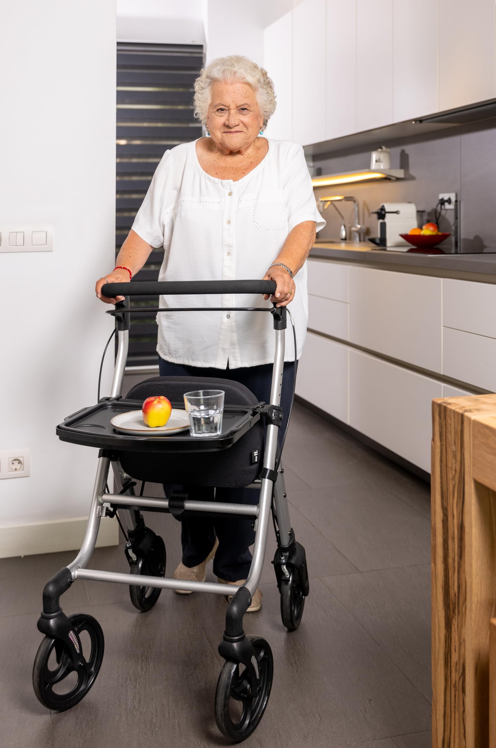 Carlett Andador con Asiento Plegable y Bolsa Extraíble, Producto Médico Homologado EU, Ruedas Grandes 20 cm, Freno de Parking y Manillar Regulable, Ideal para Interior y Exterior, Lett Walk, Negro