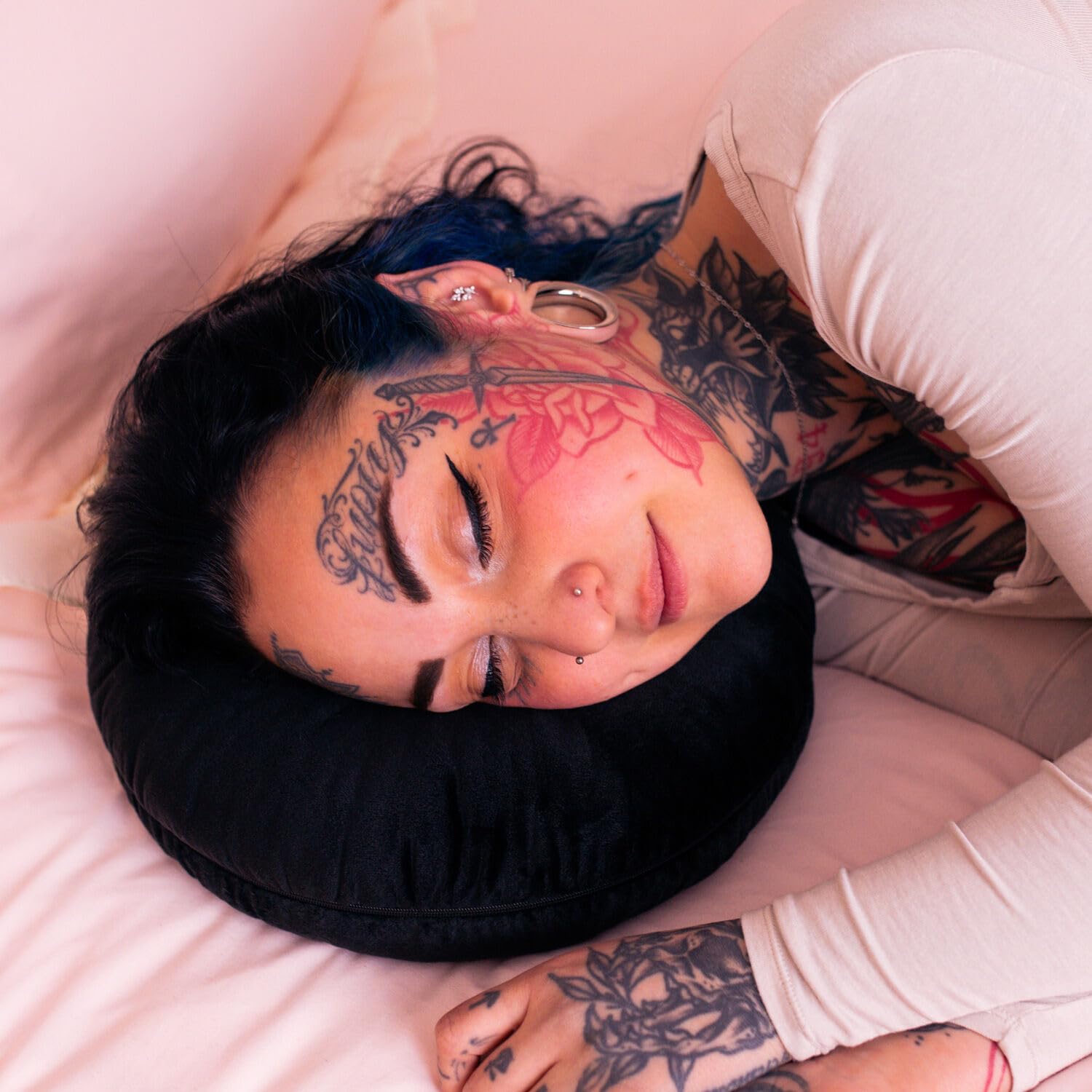 Wildcat Piercingspray 50ml & Piercingkissen im Set – Aftercare & Pflege für frische Piercings – unterstützt die Abheilung, pflegt die Haut, schützt Piercings - Kissen mit Loch & Pflegespray
