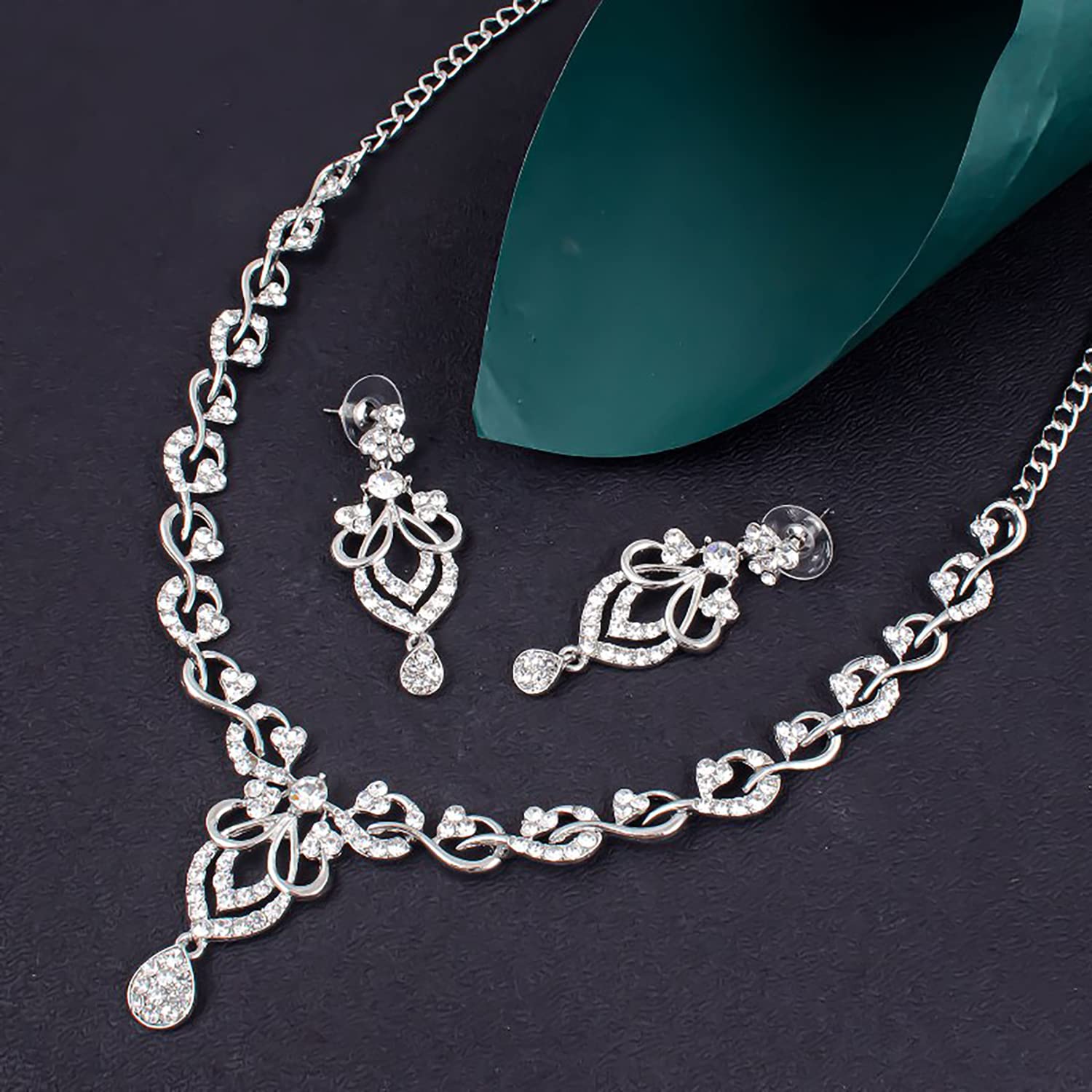 Intricate Heart Rhodium Collar Necklace Set