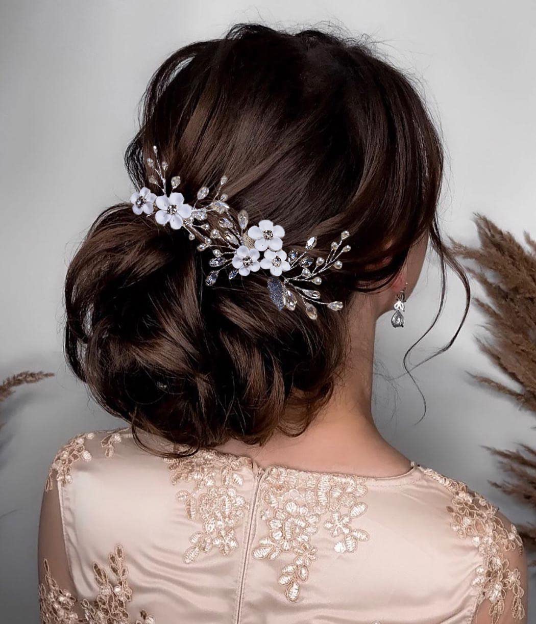Unicra Horquillas para el pelo con diseño de flores y diamantes de imitación plateados, accesorios para el cabello con hojas de perlas, tocado de novia para mujeres y damas de honor (paquete de 2)