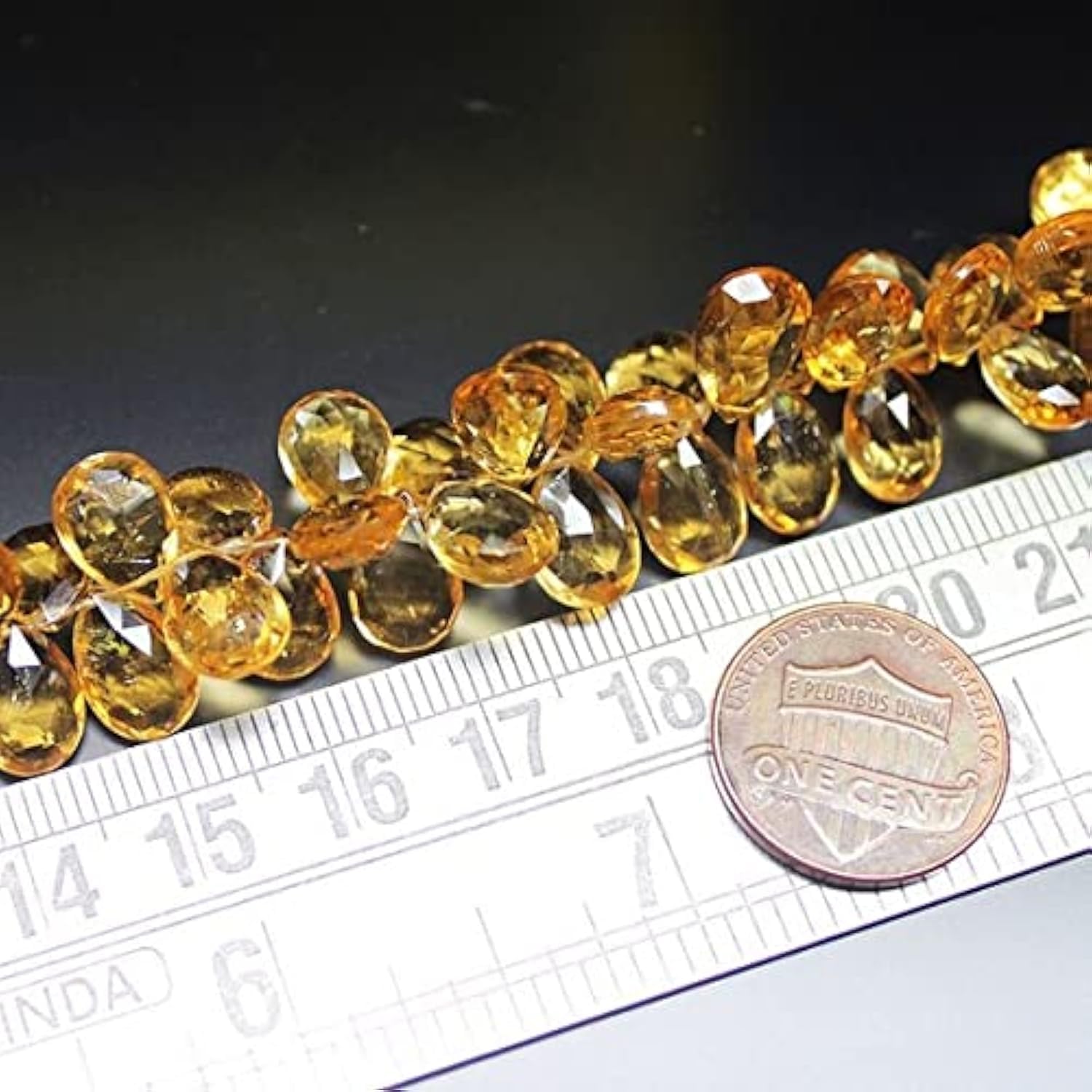 Citrine dorée facettée : créez un cadeau d'anniversaire personnalisé unique
