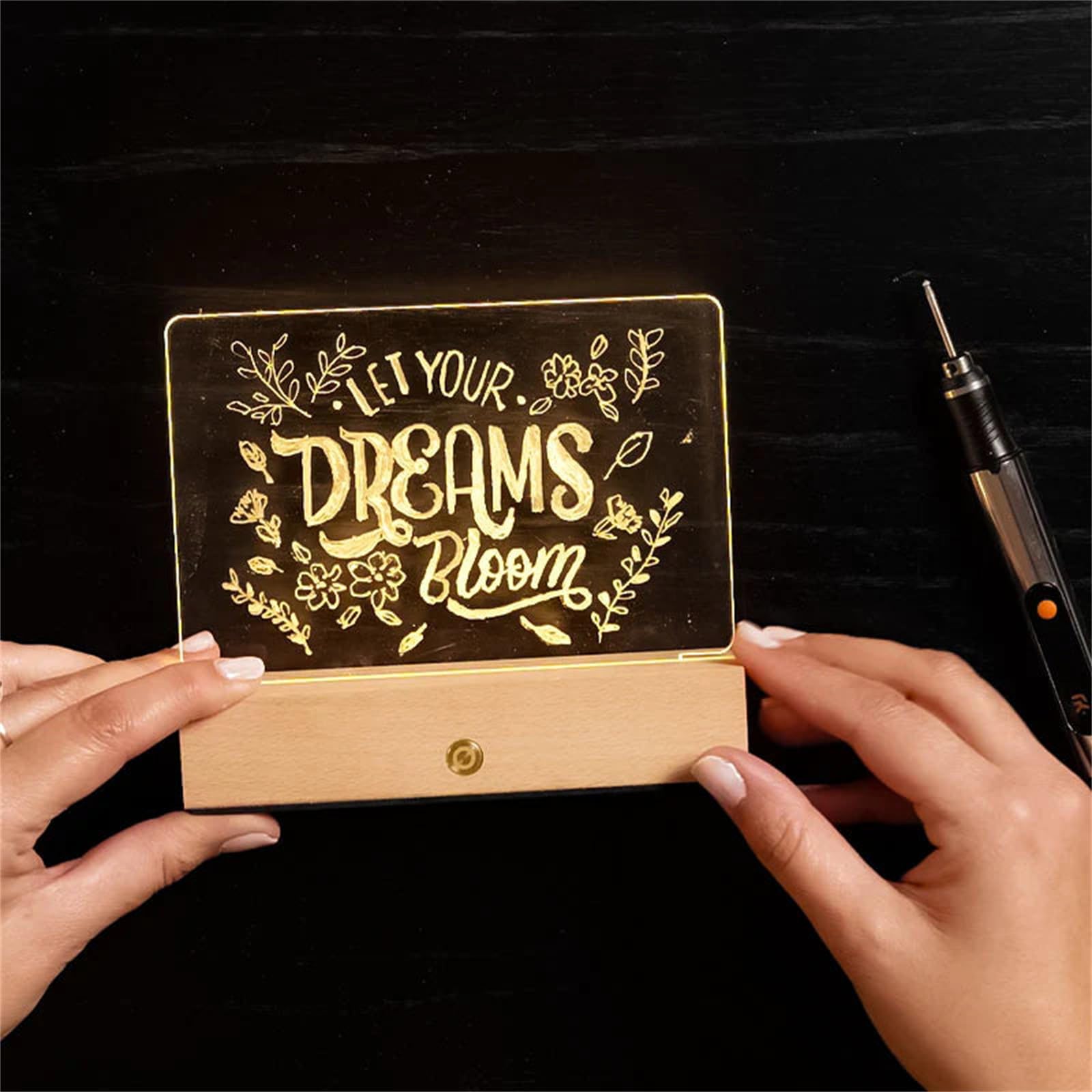 Veliora CreativPen Gravierstift für DIY & Kunstprojekte Wiederaufladbares Gravurwerkzeug-Set mit Gravurschablonen für Gravur auf Metall, Glas, Keramik, Kunststoff und Schmuck