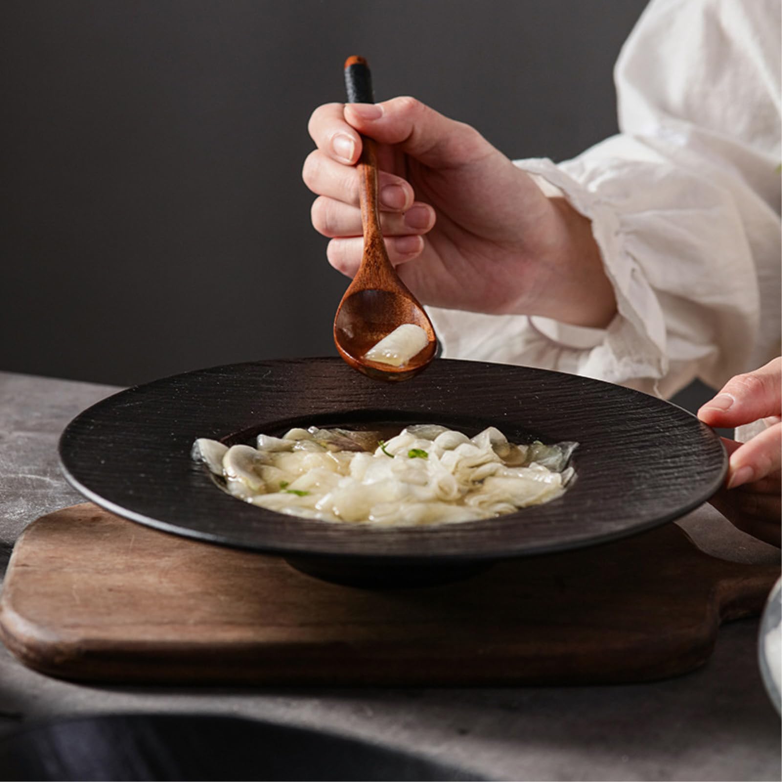 Assiette ovale en céramique pour restaurant en forme de Dan (35,6 cm)