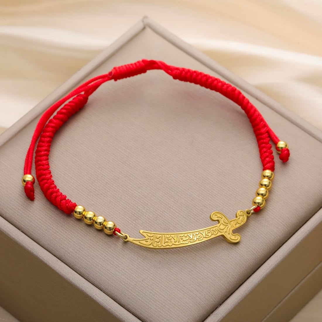 Yalangoch suratlar farishtalar emas Yalangoch suratlar farishtalar emas