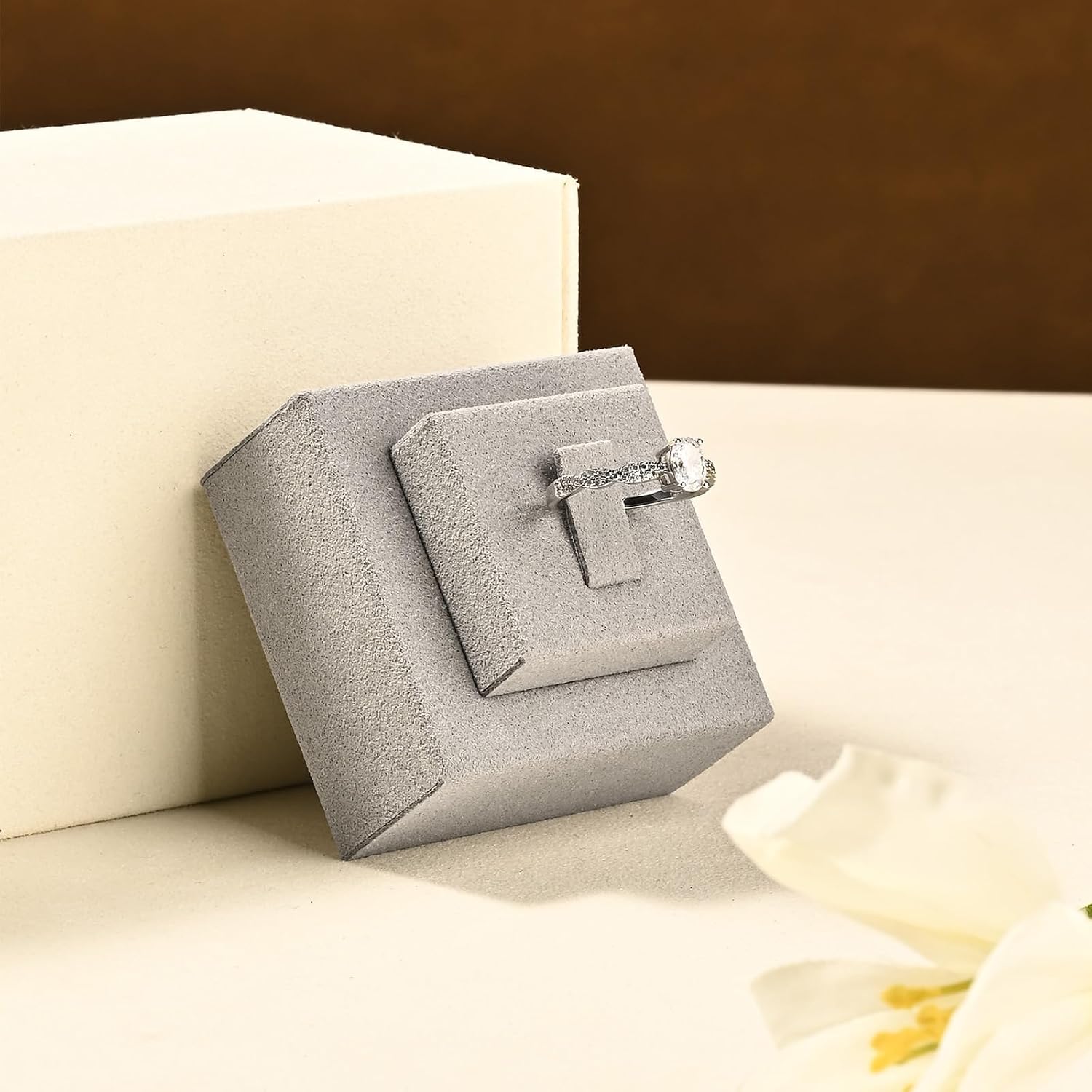 Oirlv Beige Microfiber Ring Display Stand, Double-Tier Jewelry Holder for Engagement & Wedding Rings