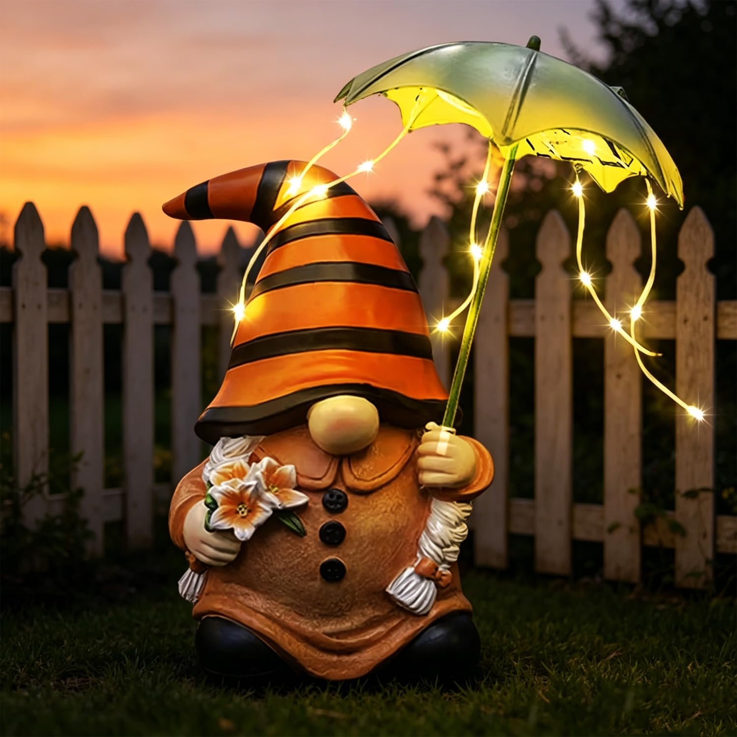 Luci Solari Gnomi Ornamenti da Giardino Esterni - Gnomi Divertenti Maleducati da 25cm con Luce LED Impermeabile, Statue Decorative da Giardino Esterni Fairy Garden, Regali Gnomo da Giardino per Donne