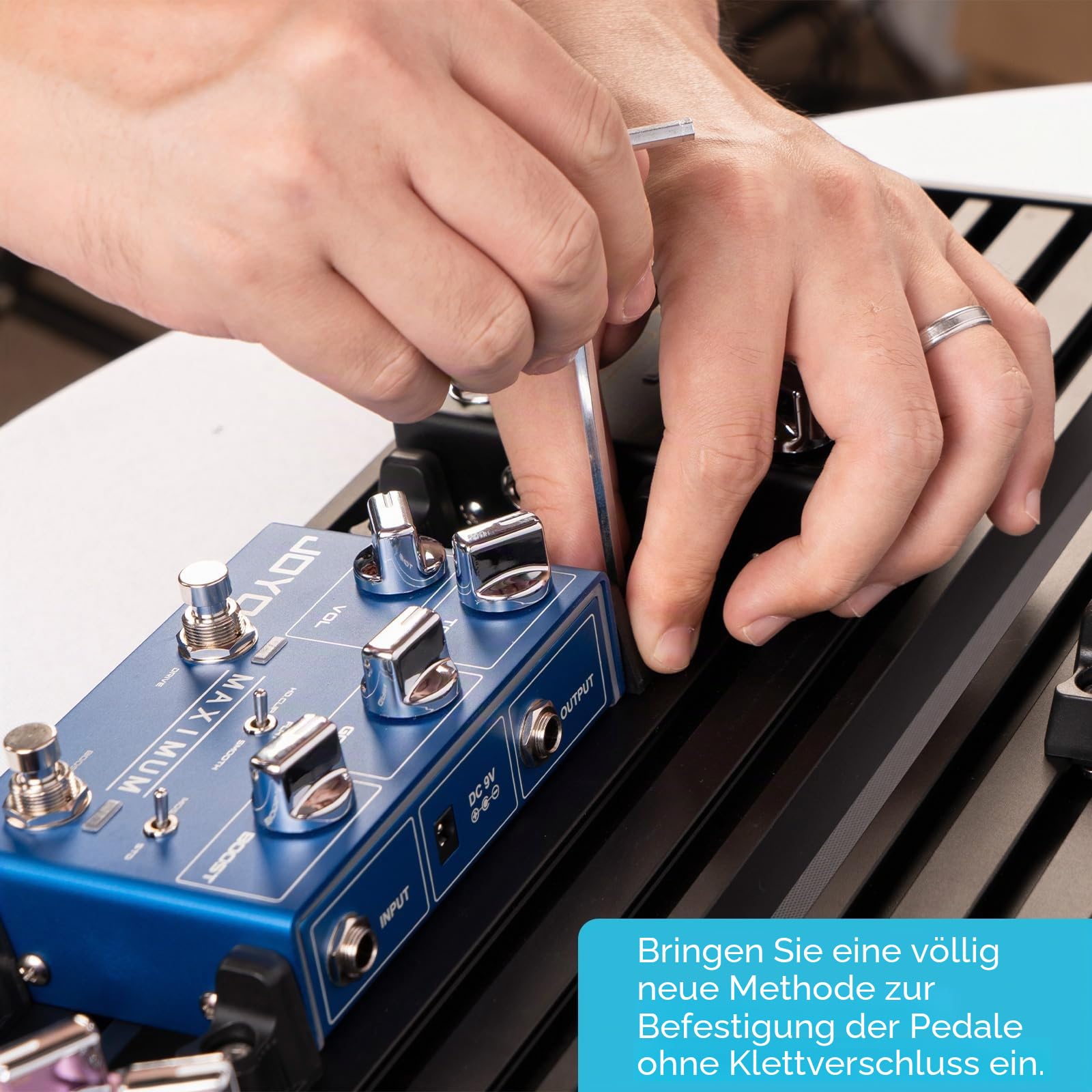 GUITTO Gitarrenpedalboard, sicheres Clip-on-Design aus Aluminiumlegierung mit Tragetasche, kein Klebstoff für Effektpedale erforderlich, für Auftritte und Proben, GPB-01 Small