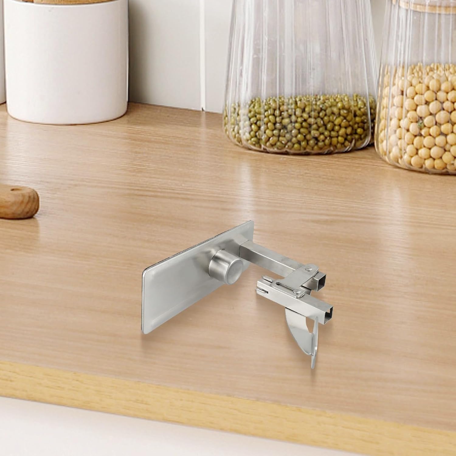 Stainless steel Nut Cracker, Walnut Cracker Clip Pliers with Non-Slip Handle, Reusable Chestnut Cutter Nut Opener Tool for Home Kitchen Use