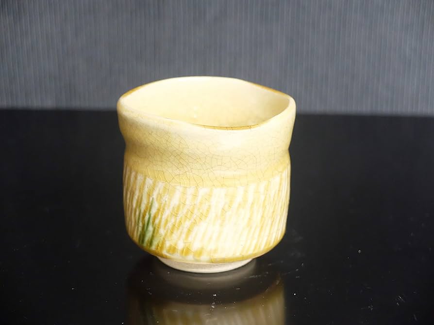 金継ぎ　黄瀬戸　加藤作助　カケ有　外箱　説明書　湯呑　金継ぎ　赤津焼　愛知 金継ぎ 黄瀬戸 加藤作助 カケ有 外箱 説明書 湯呑 金継ぎ 赤津焼