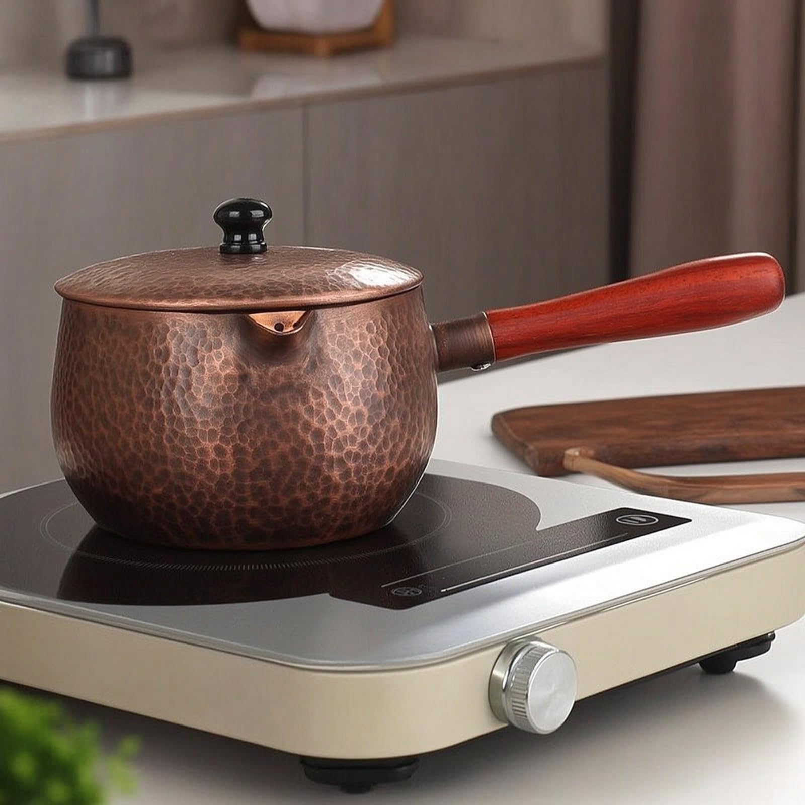 Teiera in Rame Martellato Teiera Bollitore Caraffa Infusiera con Manico in Legno Versamento Controllato Coperchio Sicuro Compatta Adatta per Servizio Del Tè Domestico Degustazioni Regalo