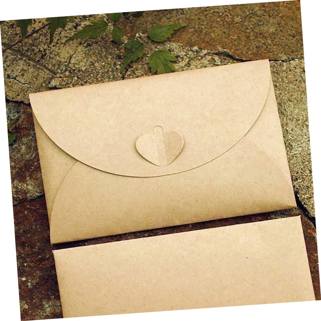STOBOK 100stücke Kraftpapierumschläge Vintage Leer Aufbewahrungsumschläge Mit Herzverschluss Papierumschläge Für Postkarten Diy-zubehör