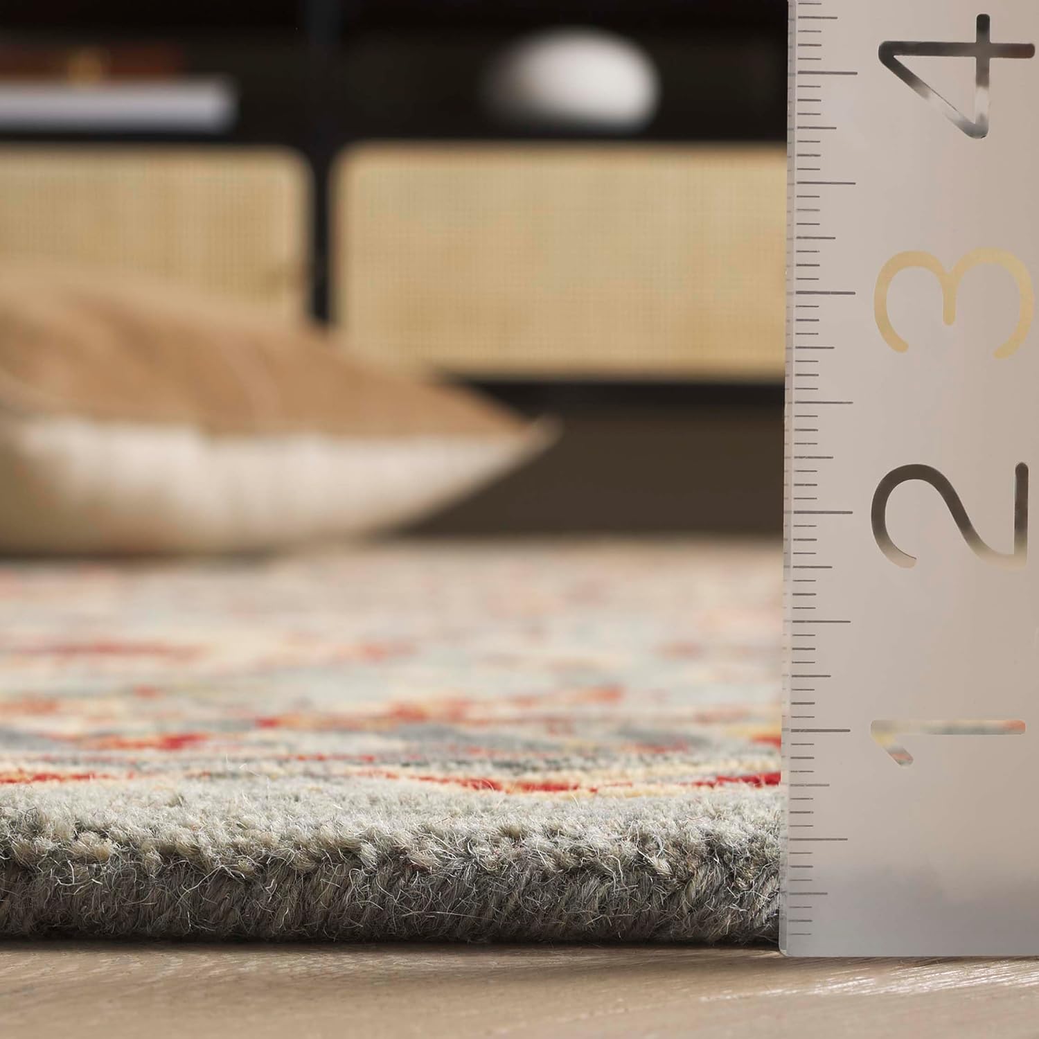 SAFAVIEH Heritage Collection Accent Rug - 2' x 3', Grey & Charcoal, Handmade Traditional Oriental Wool, Ideal for High Traffic Areas in Entryway, Living Room, Bedroom (HG736A)