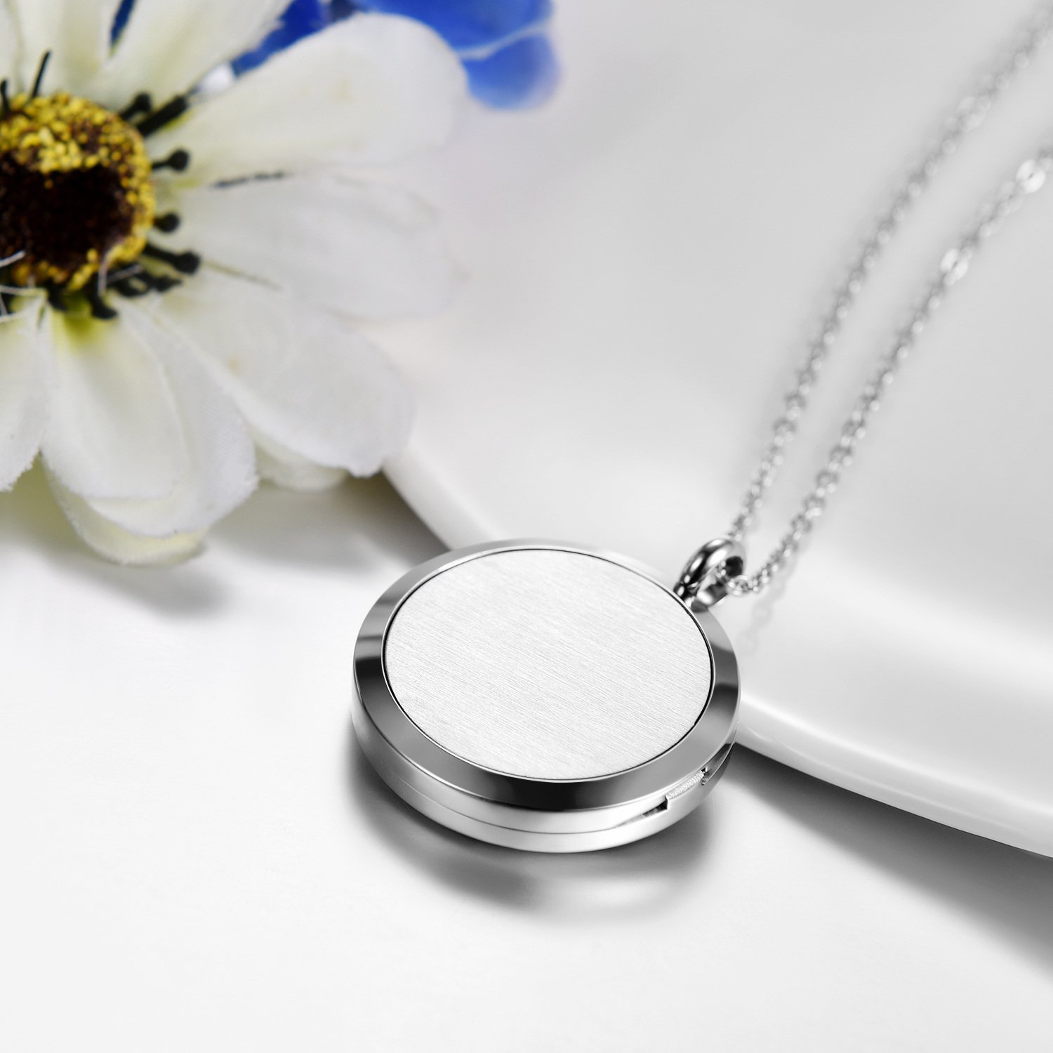 JewelryWe Aromaterapia Collana con Pendente Diffusore dell'Olio Essenziale, Rosa Ciondolo Retro Annata Collana del Profumo Regalo Originale per Il Amore, 6 Feltri da Cambiare, Portafoto,Regalo Natale