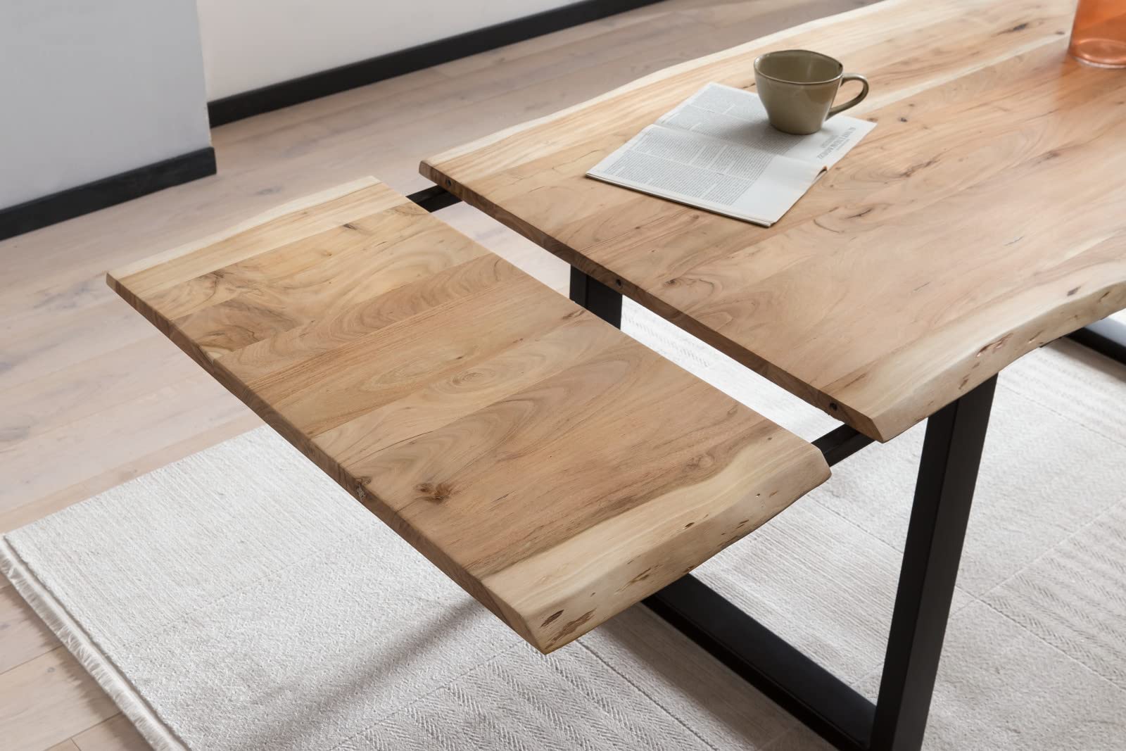 SAM Esstisch Adina 140(220) x90 cm Akazie Natur Baumkante U schwarz