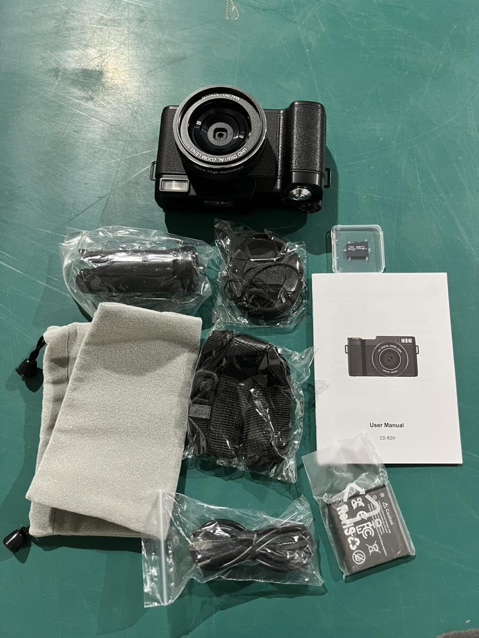 Macchina Fotografica 5K 64MP Zoom Digitale 18X Autofocus Fotocamera Digitale, Schermo IPS 3" Rotante a 180°, Fotocamera per Vlogging con Scheda di Memoria da 32GB,per Principianti