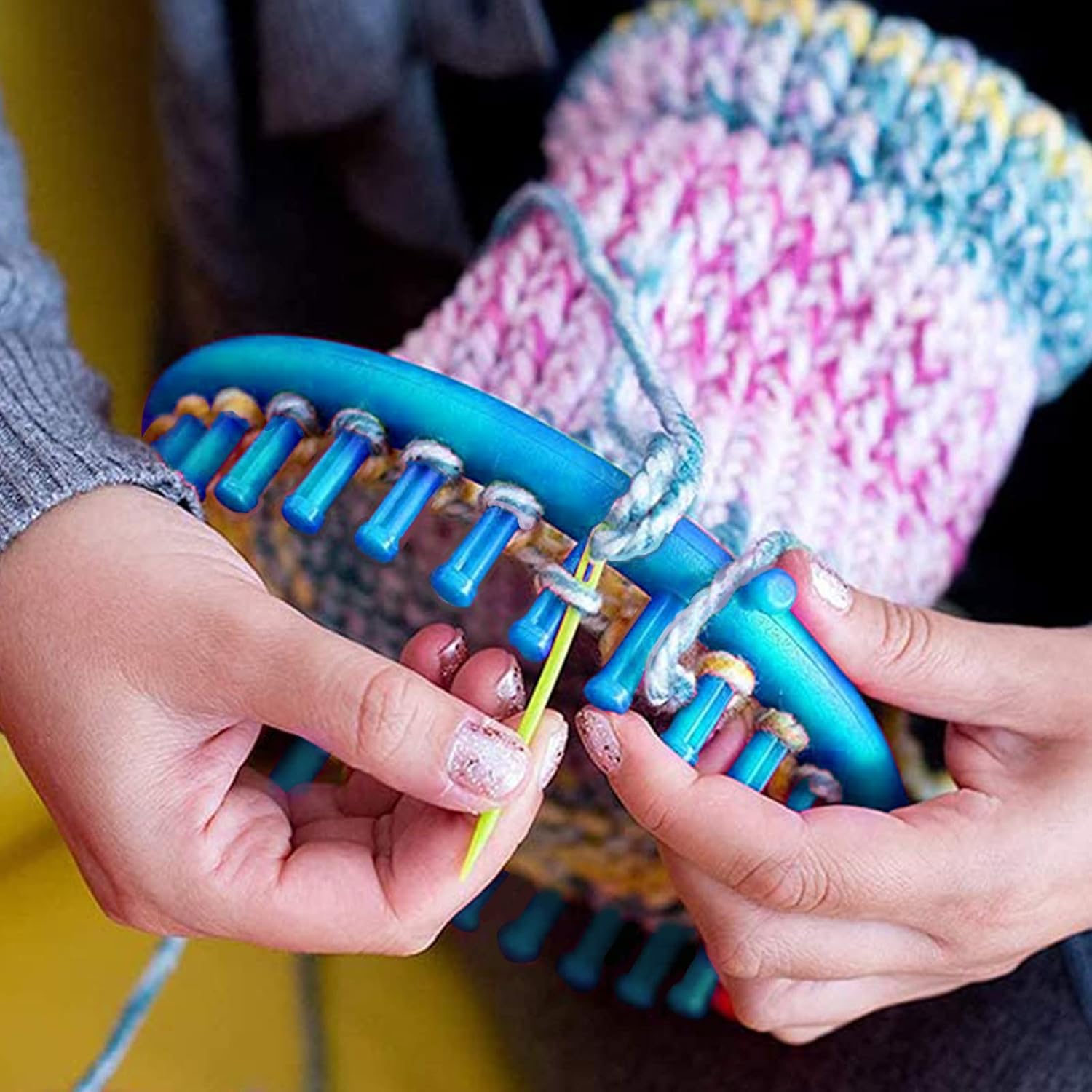 VGOODALL 5PCS Round Knitting Loom Set Circular Loom Set Hook Needles with 4 Skeins Acrylic Yarn for Hat Scarf Shawl Sweater Sock Pompom