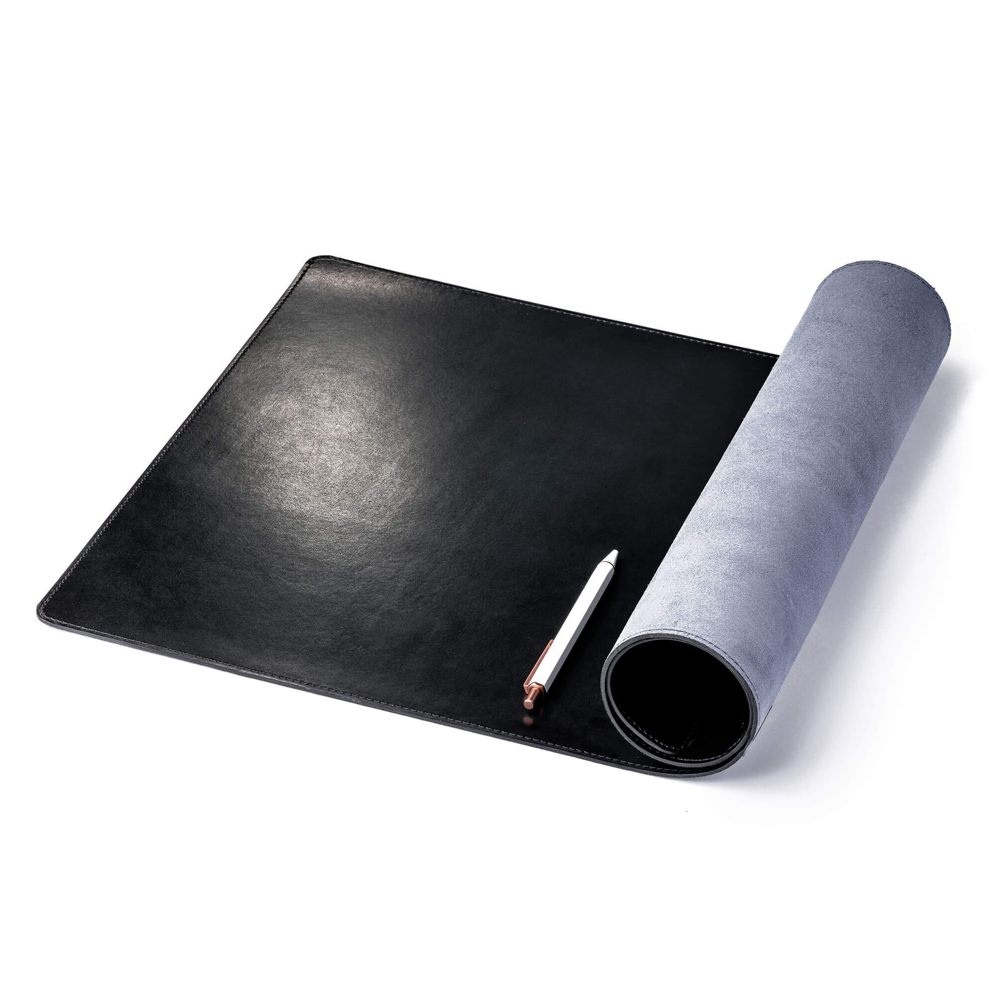 DACASSO Tappetino da scrivania arrotolabile in pelle rigenerata senza nucleo – Sottomano da scrivania in pelle di lusso per scrivere, protezione per la superficie della scrivania, colore nero, 91,4 x