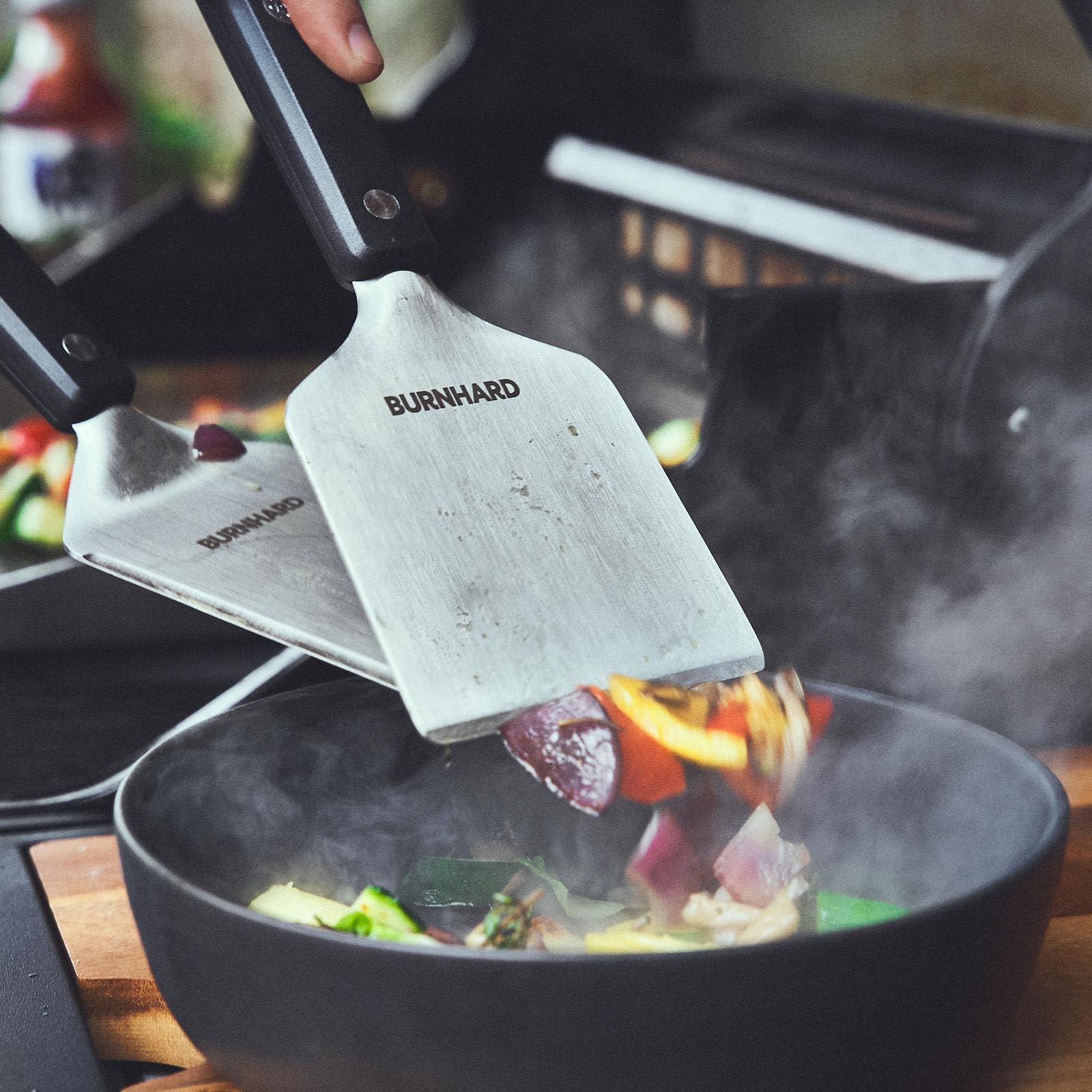 Spatola per barbecue BURNHARD® in acciaio inox, set 2 pezzi, maneggevolezza ottimale, controllo massimo, design ergonomico, versatile – set spatola e raschietto per griglia